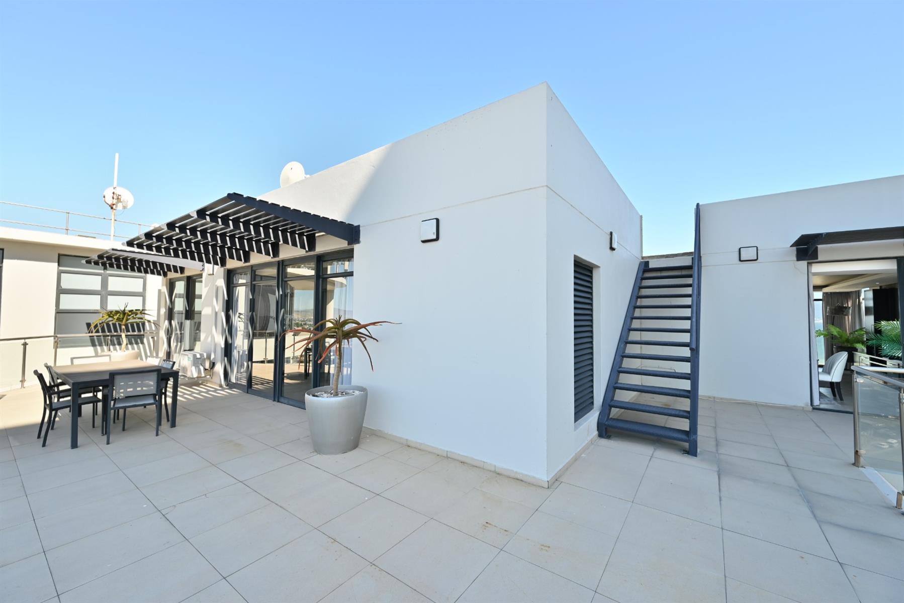 Penthouse For Sale in Beachfront, Table View, Blouberg