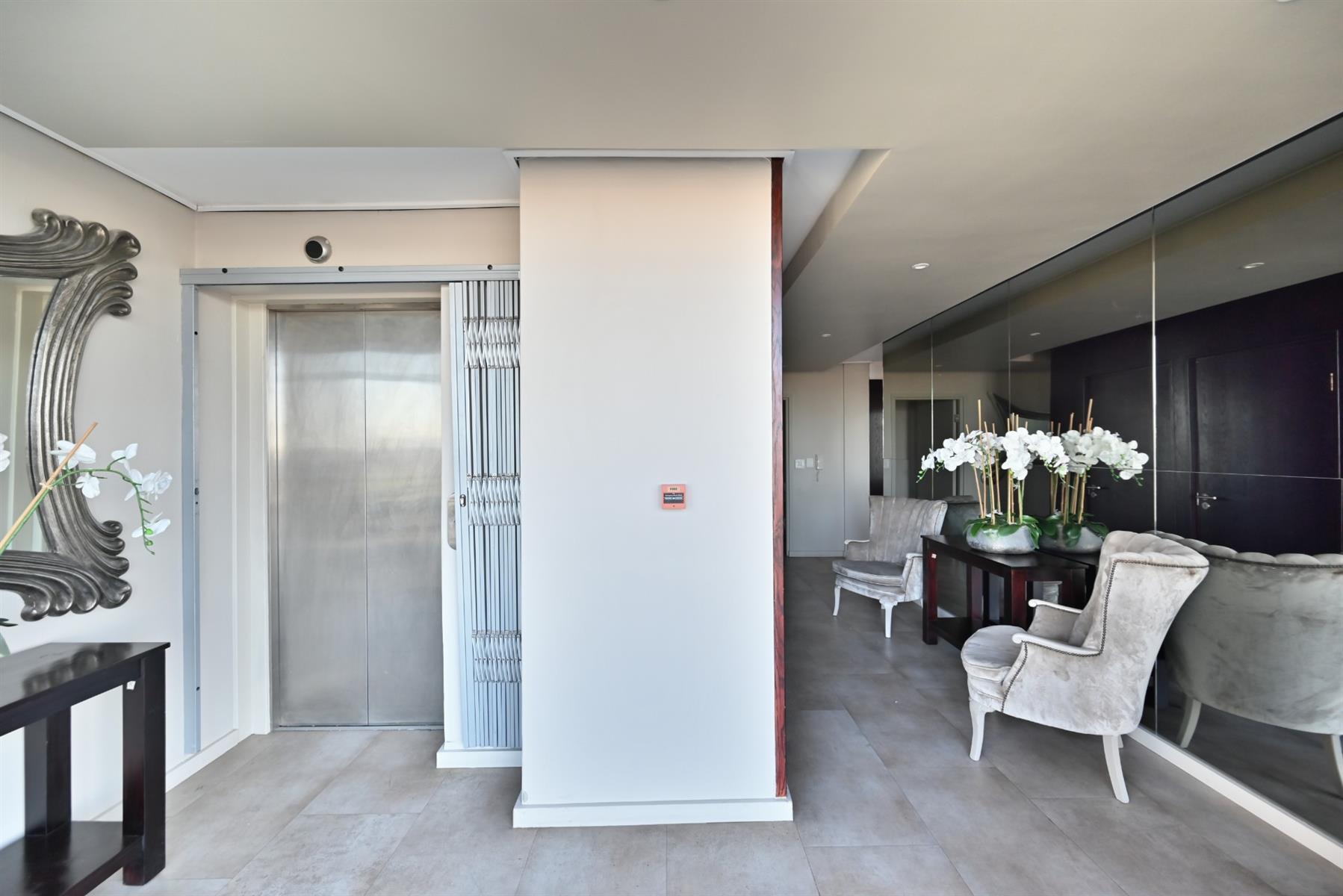Penthouse For Sale in Beachfront, Table View, Blouberg