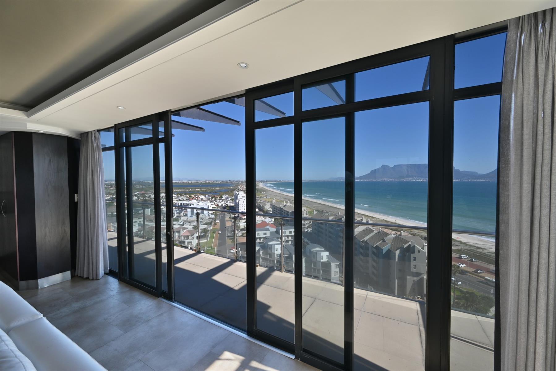 Penthouse For Sale in Beachfront, Table View, Blouberg