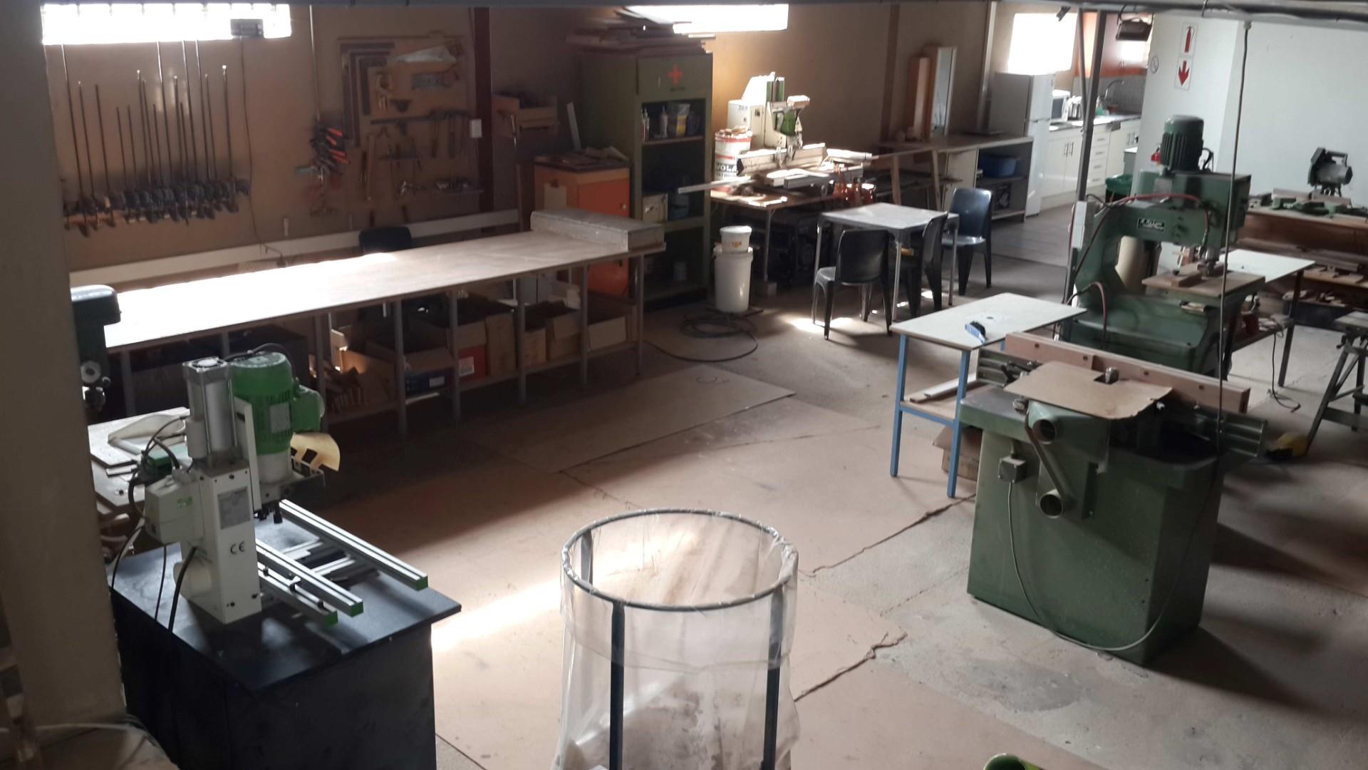 Business premises For Sale in Rocky Drift, 900m, White River, Option to buy Business too...