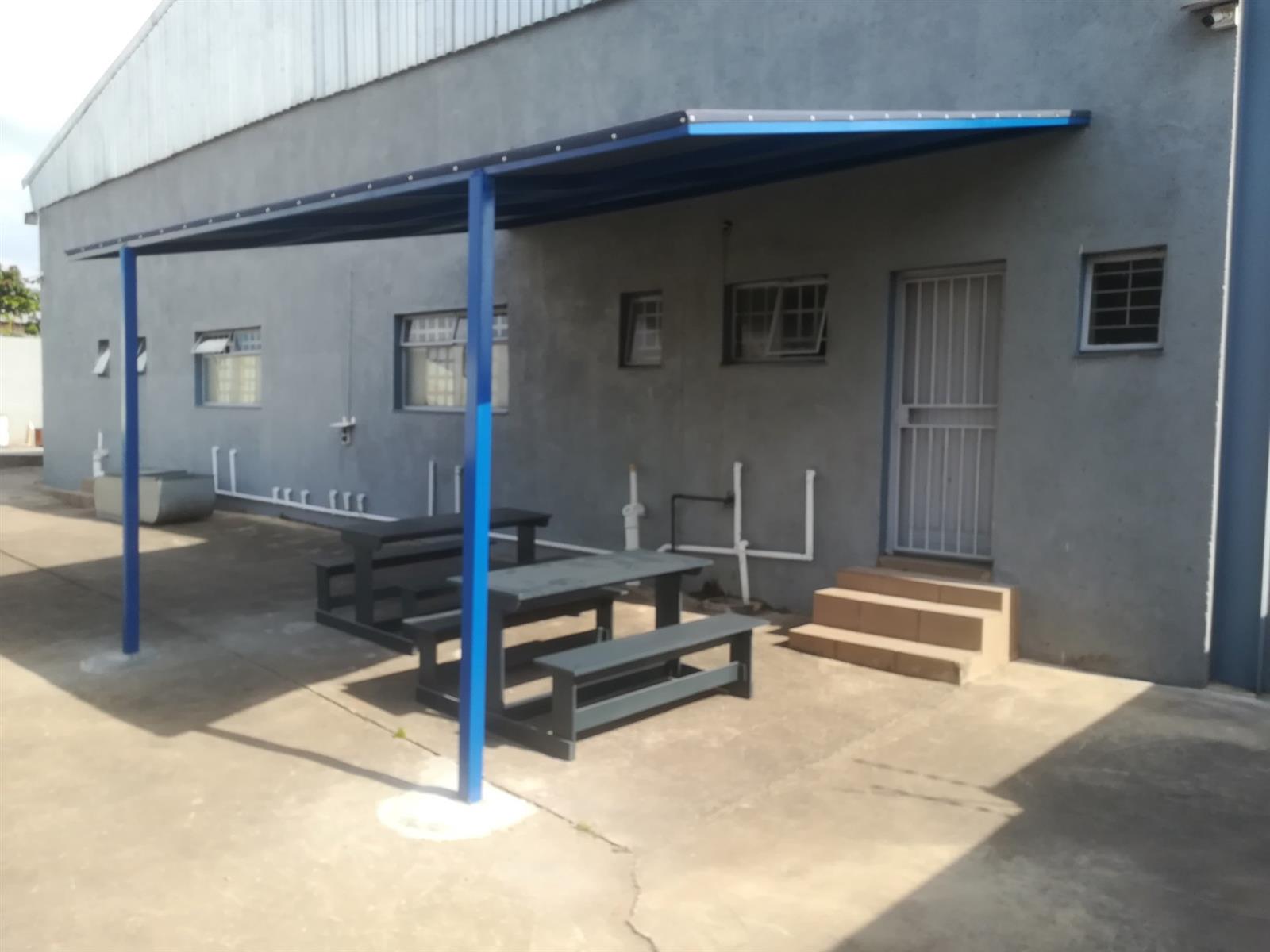 Business premises For Sale in Rocky Drift, 900m, White River, Option to buy Business too...