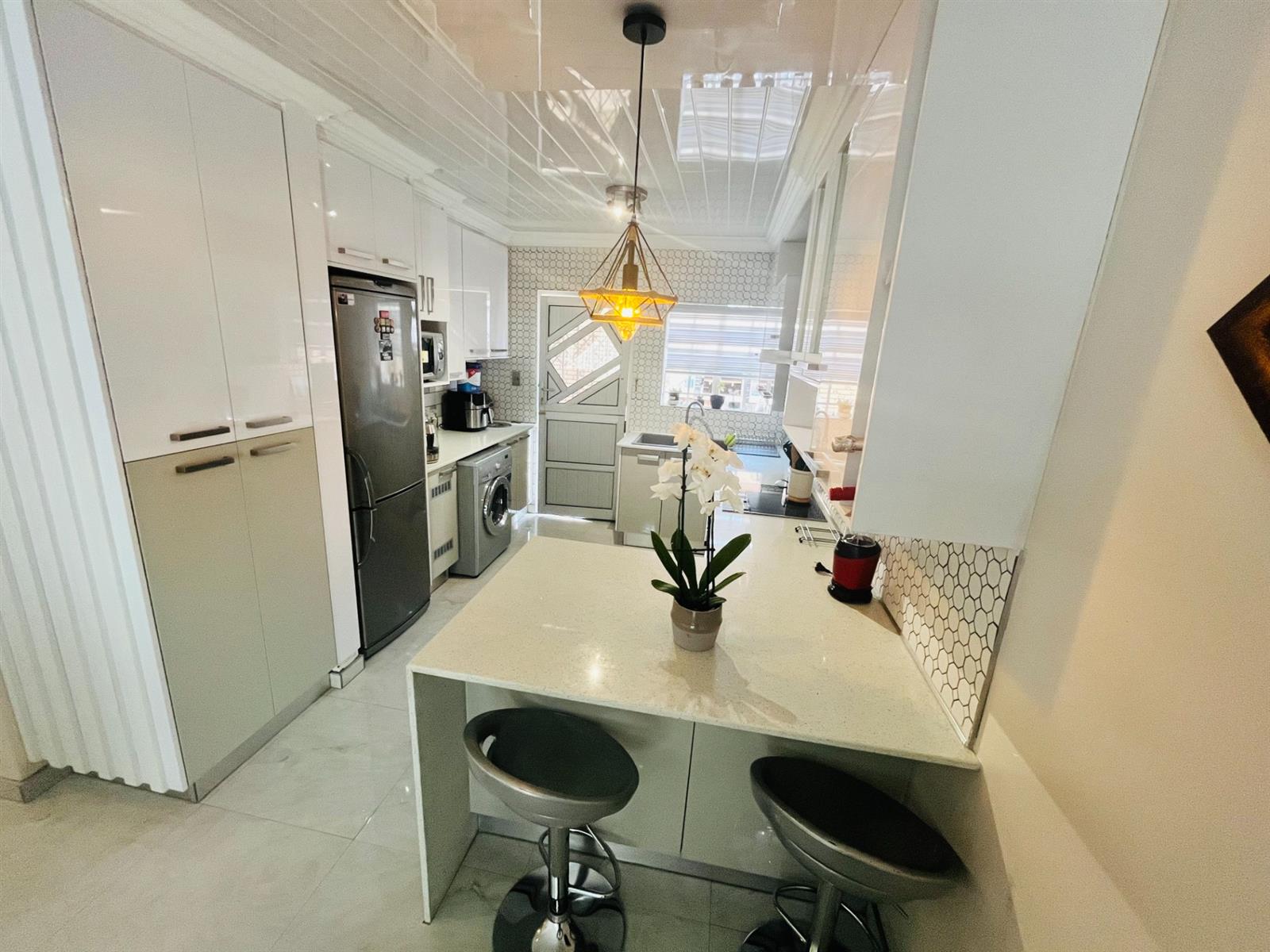 3 Bedroom Townhouse For Sale in Magaliesberg Country Estate, Amandasig, Akasia