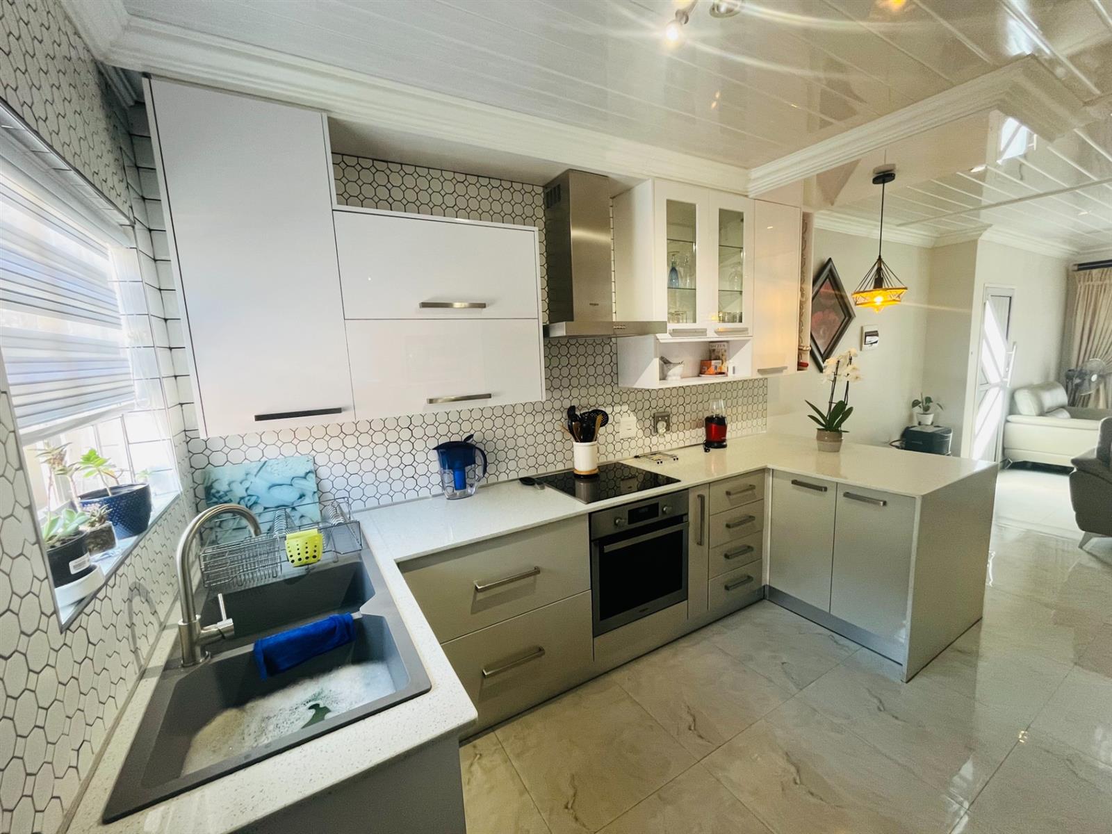3 Bedroom Townhouse For Sale in Magaliesberg Country Estate, Amandasig, Akasia