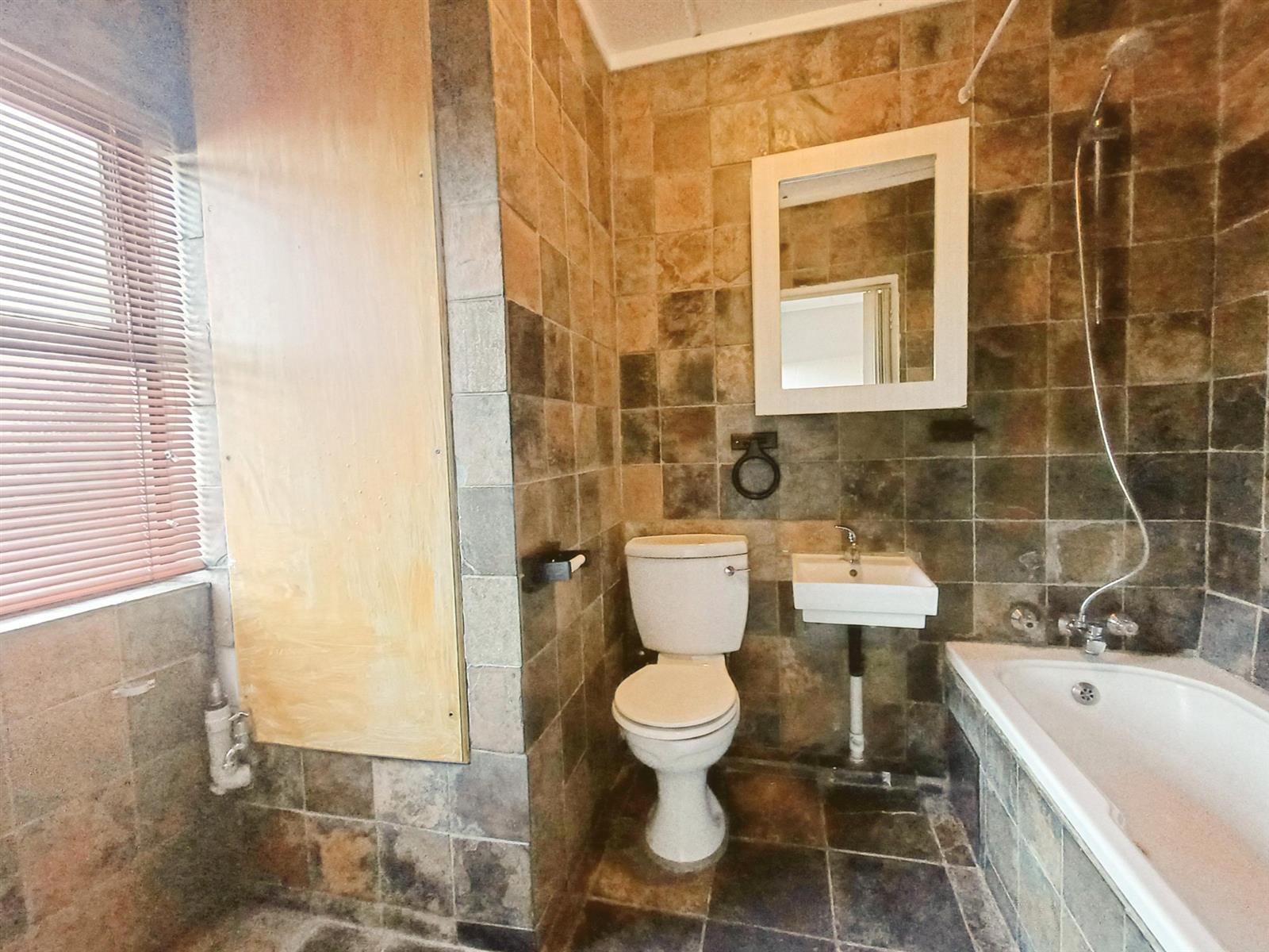 Modern 1 Bedroom Apartment in Morninghill, Bedfordview | Perfect Starter Home or Investment