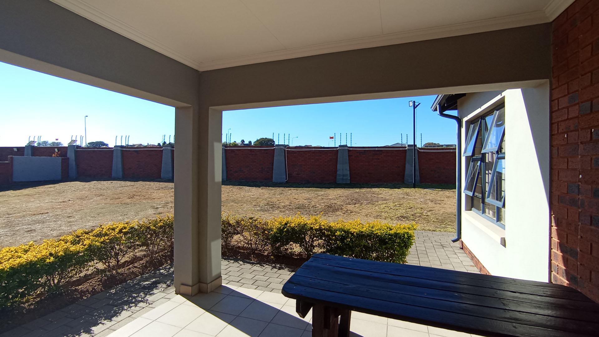 A beautiful with yard 3 Bedroom , 2 Baths The Hudson Estate home for sale near Amberfield College