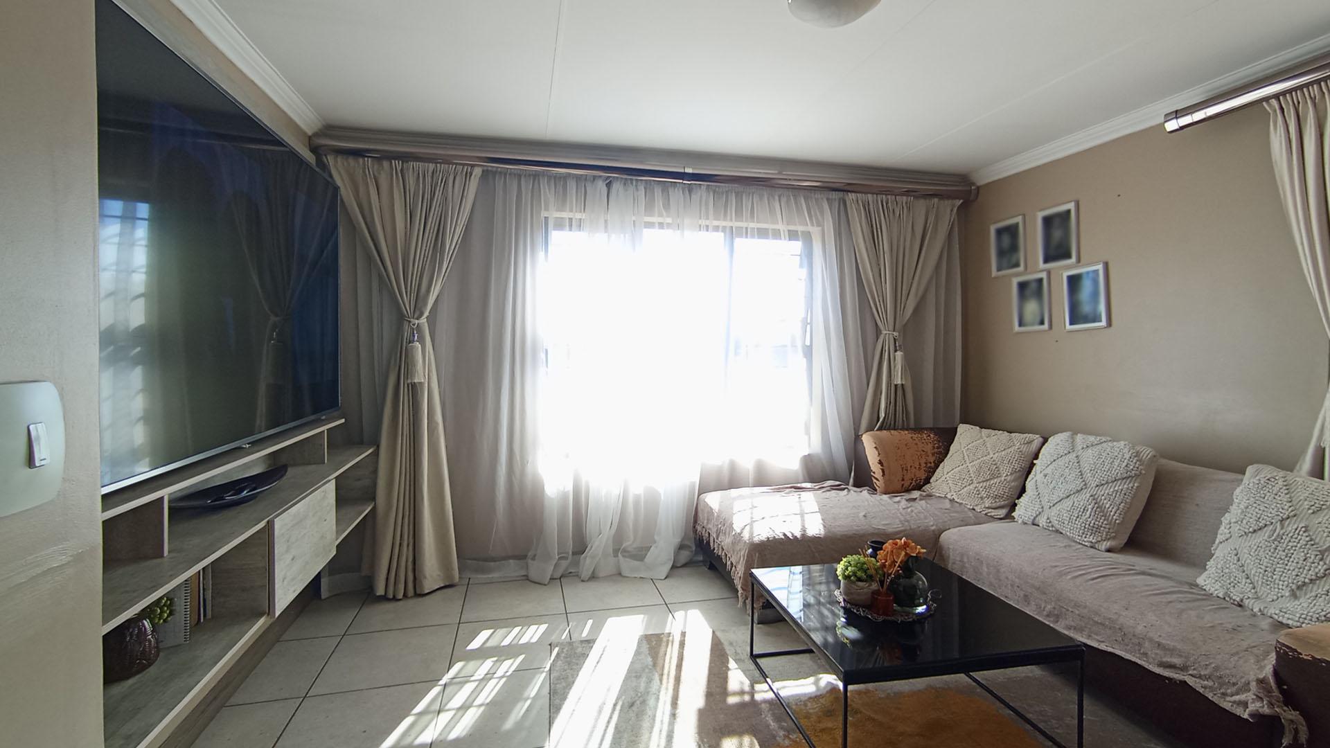 A beautiful with yard 3 Bedroom , 2 Baths The Hudson Estate home for sale near Amberfield College