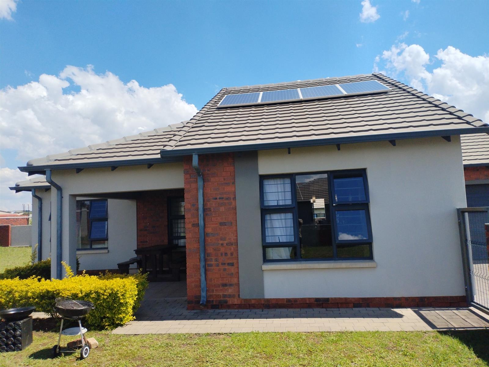 A beautiful with yard 3 Bedroom , 2 Baths The Hudson Estate home for sale near Amberfield College