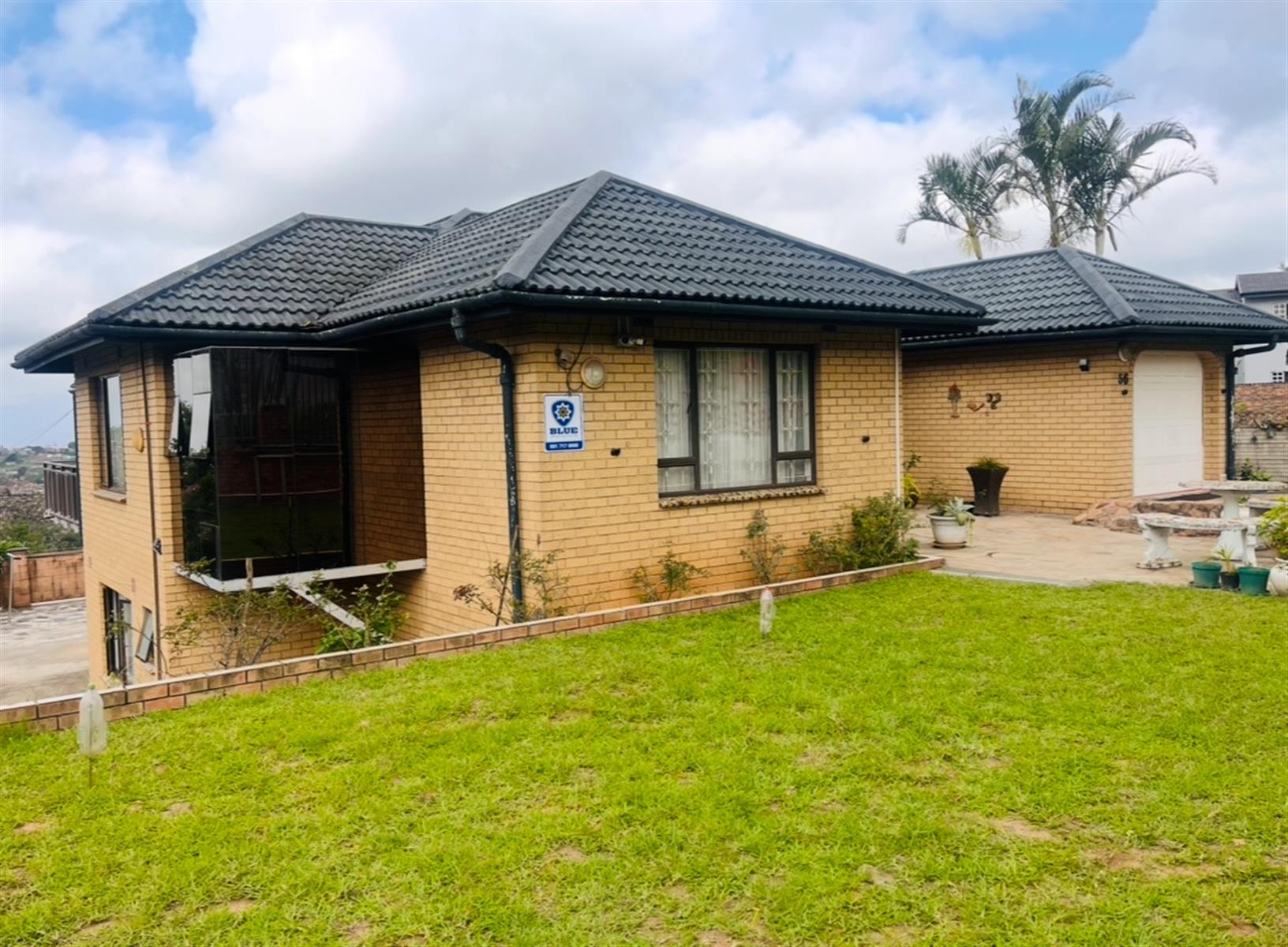 3 bed, 3bathroom, 2 outbuildings R10 000 income