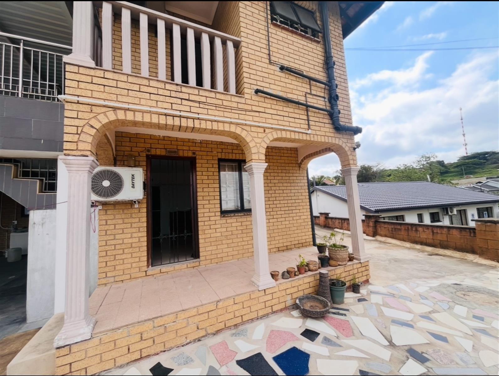 3 bed, 3bathroom, 2 outbuildings R10 000 income