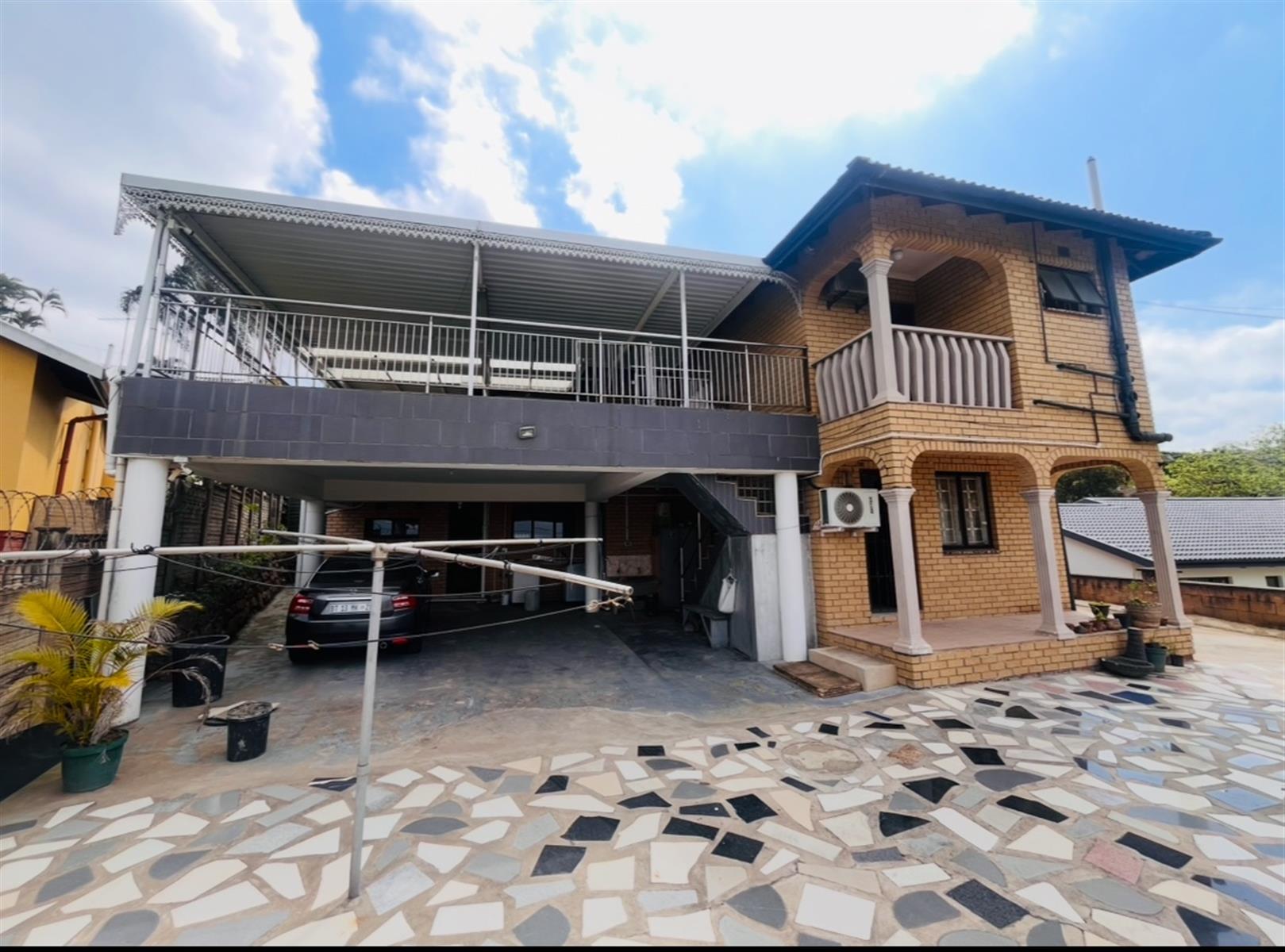 3 bed, 3bathroom, 2 outbuildings R10 000 income