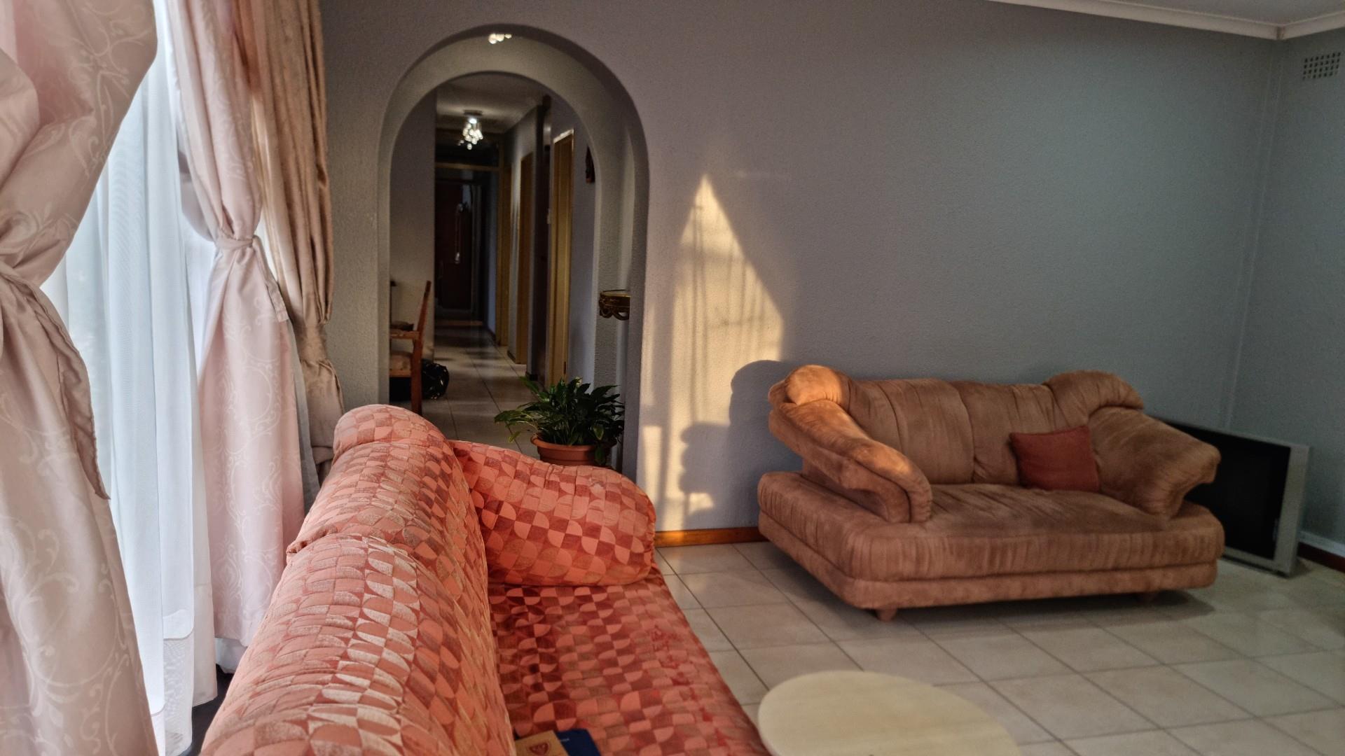 5 Bedroomed House For Sale in Welgelegen 1, Welgelegen, Parow