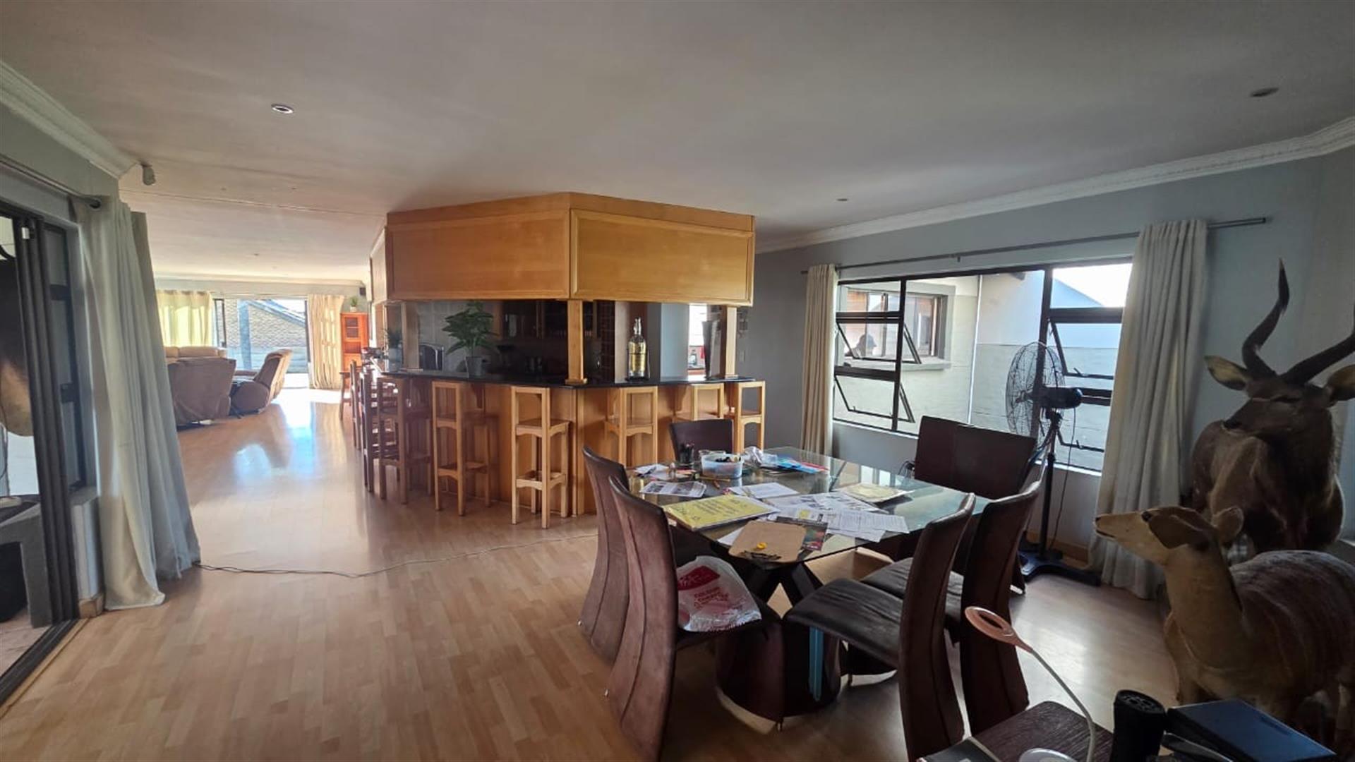 SPACIOUS 5 BEDROOM HOME WITH SOLAR, BOREHOLE AND 2 FLATS