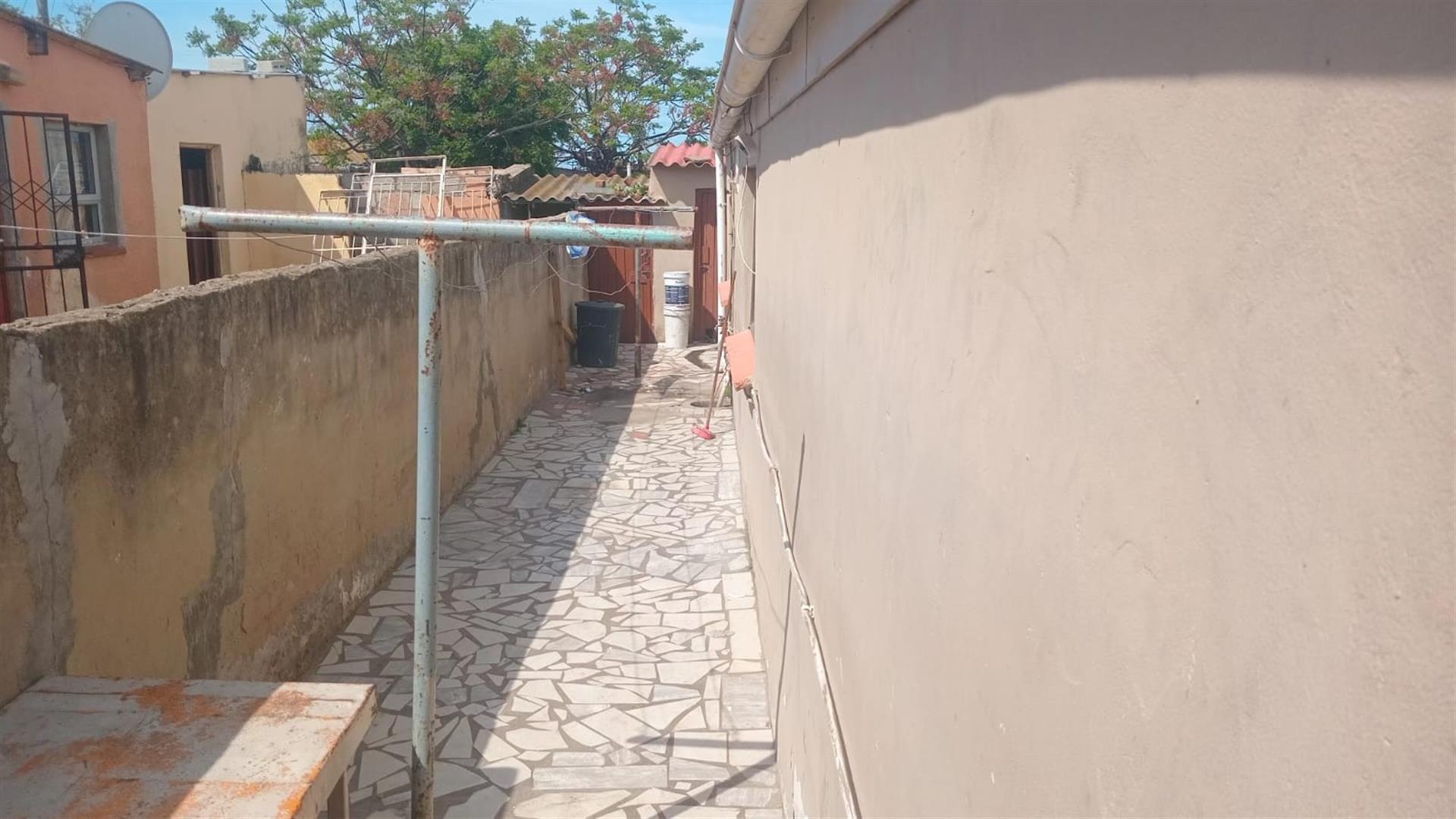 House For Sale in Zwide, Port Elizabeth
