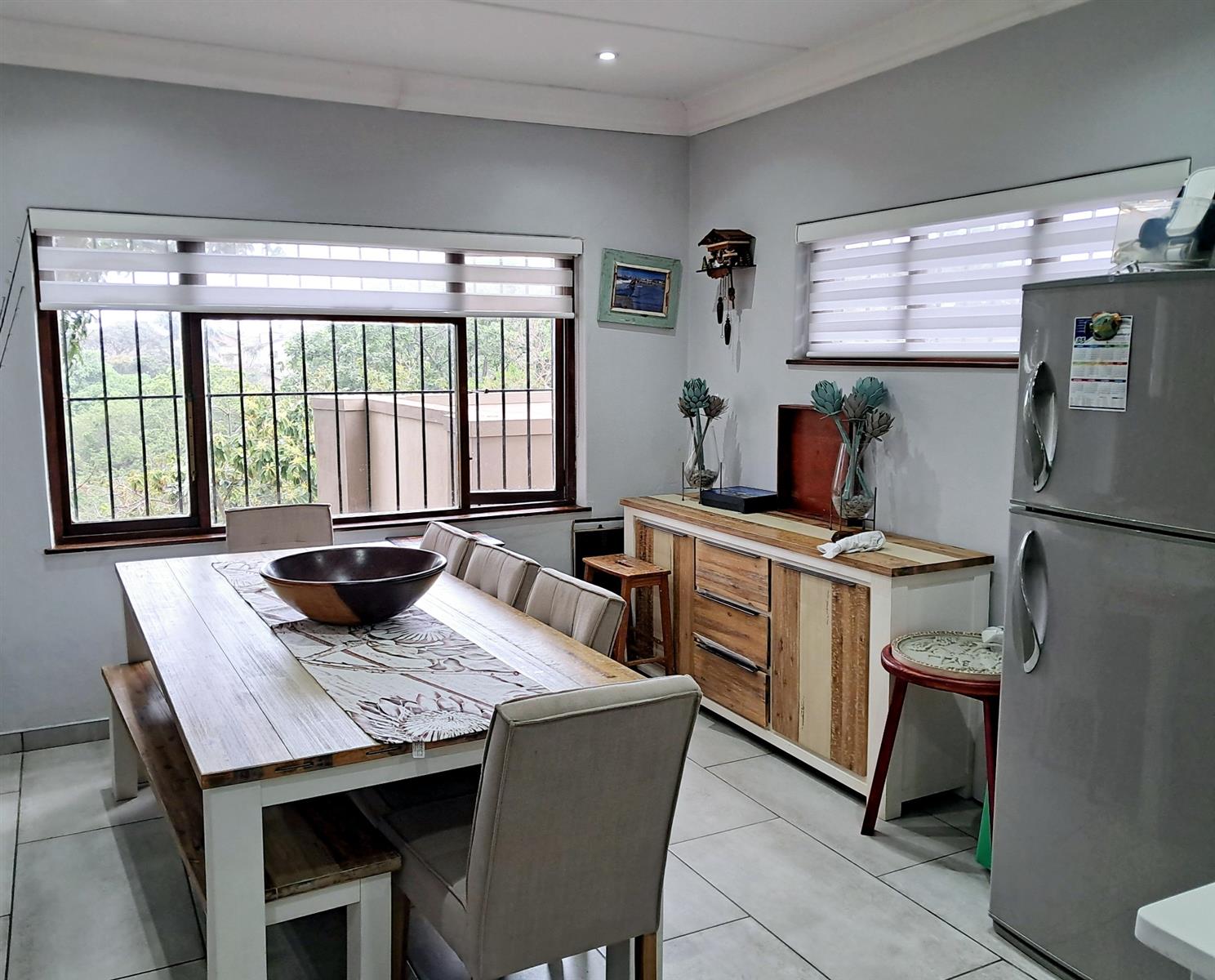 SHELLY BEACH: BEAUTIFUL MODERN RENOVATED FURNISHED HOUSE FOR SALE. MOVE IN READY