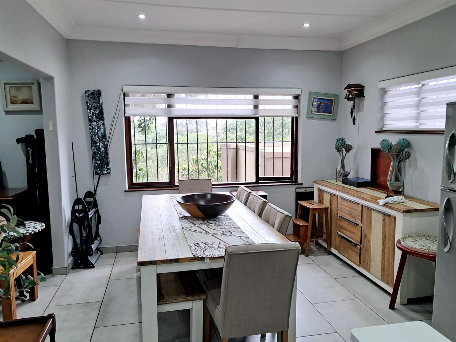 SHELLY BEACH: BEAUTIFUL MODERN RENOVATED FURNISHED HOUSE FOR SALE. MOVE IN READY