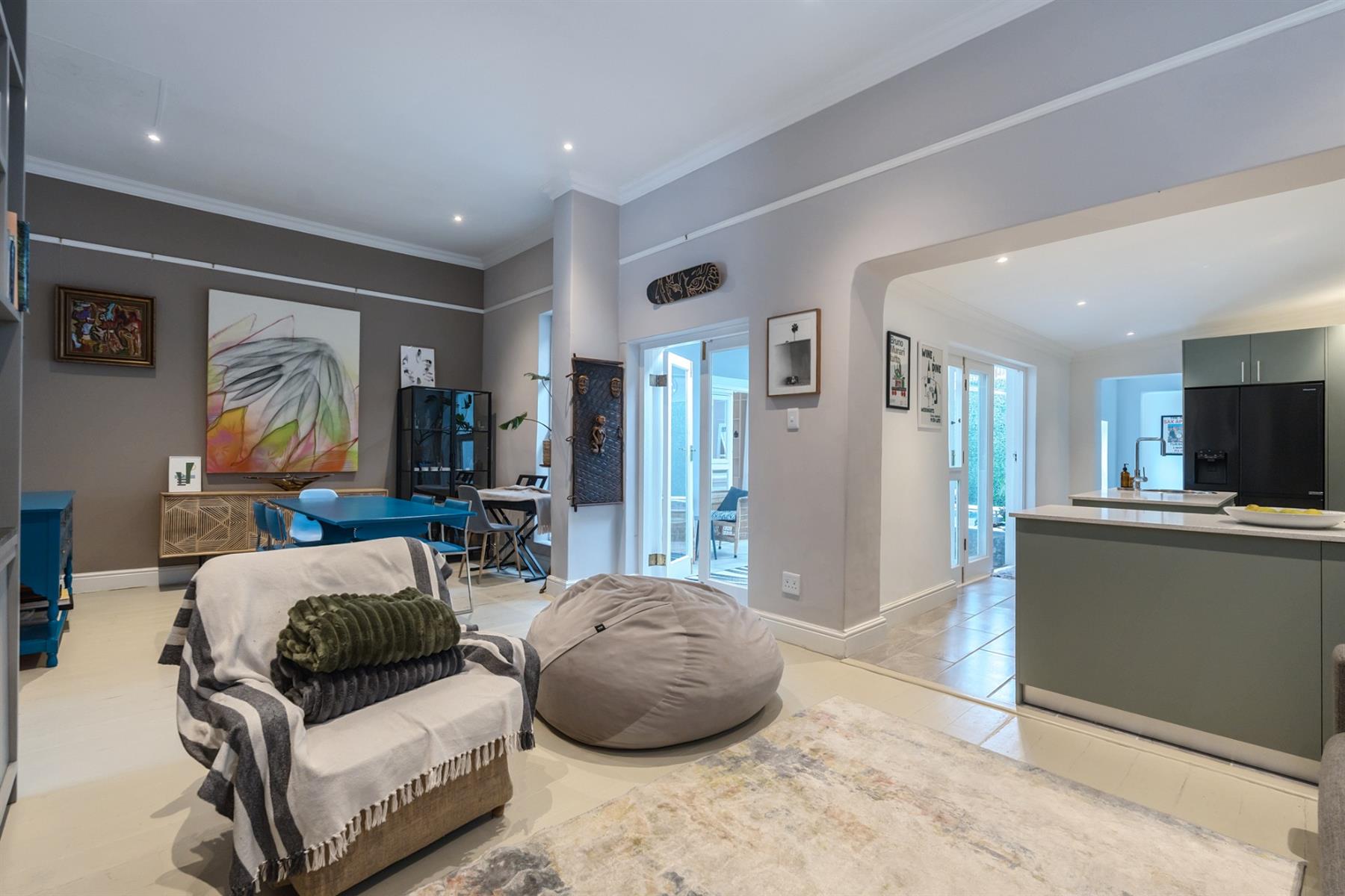 Charming 3-Bedroom Family Home with a Pool in Gardens, Cape Town