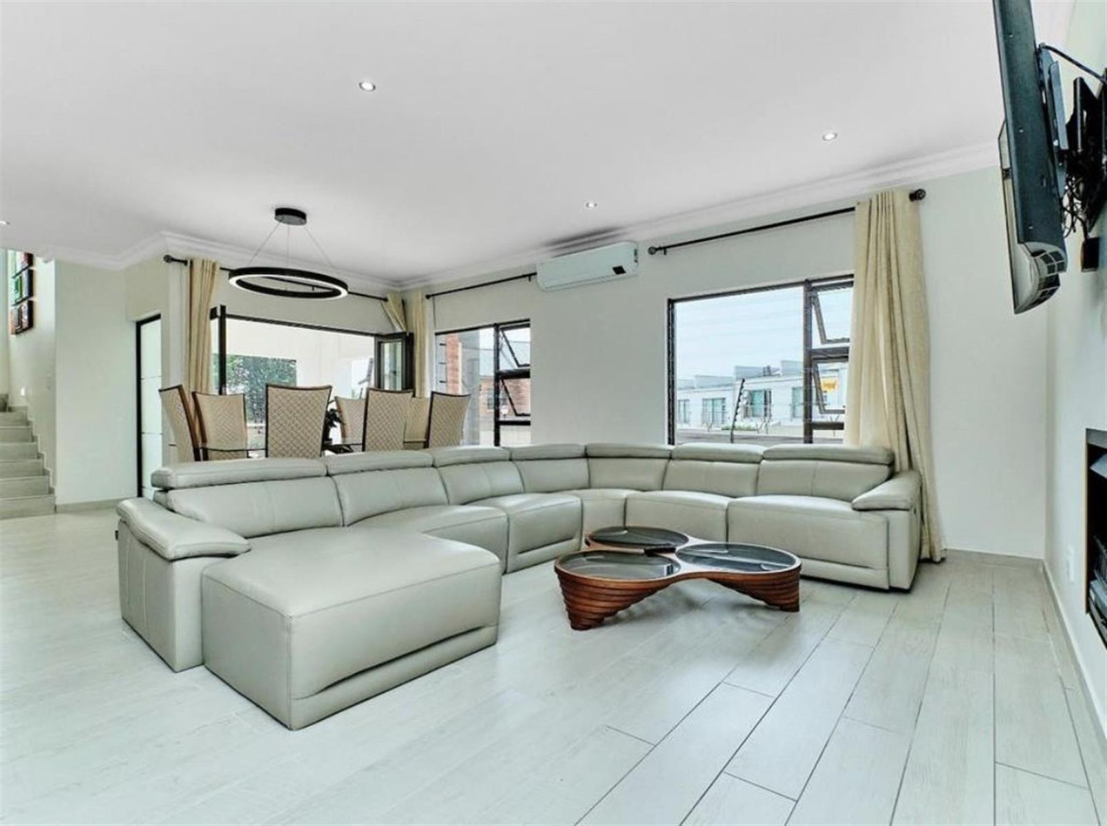 Complex for sale in Bryanston East, Bryanston, Sandton, 332 m²