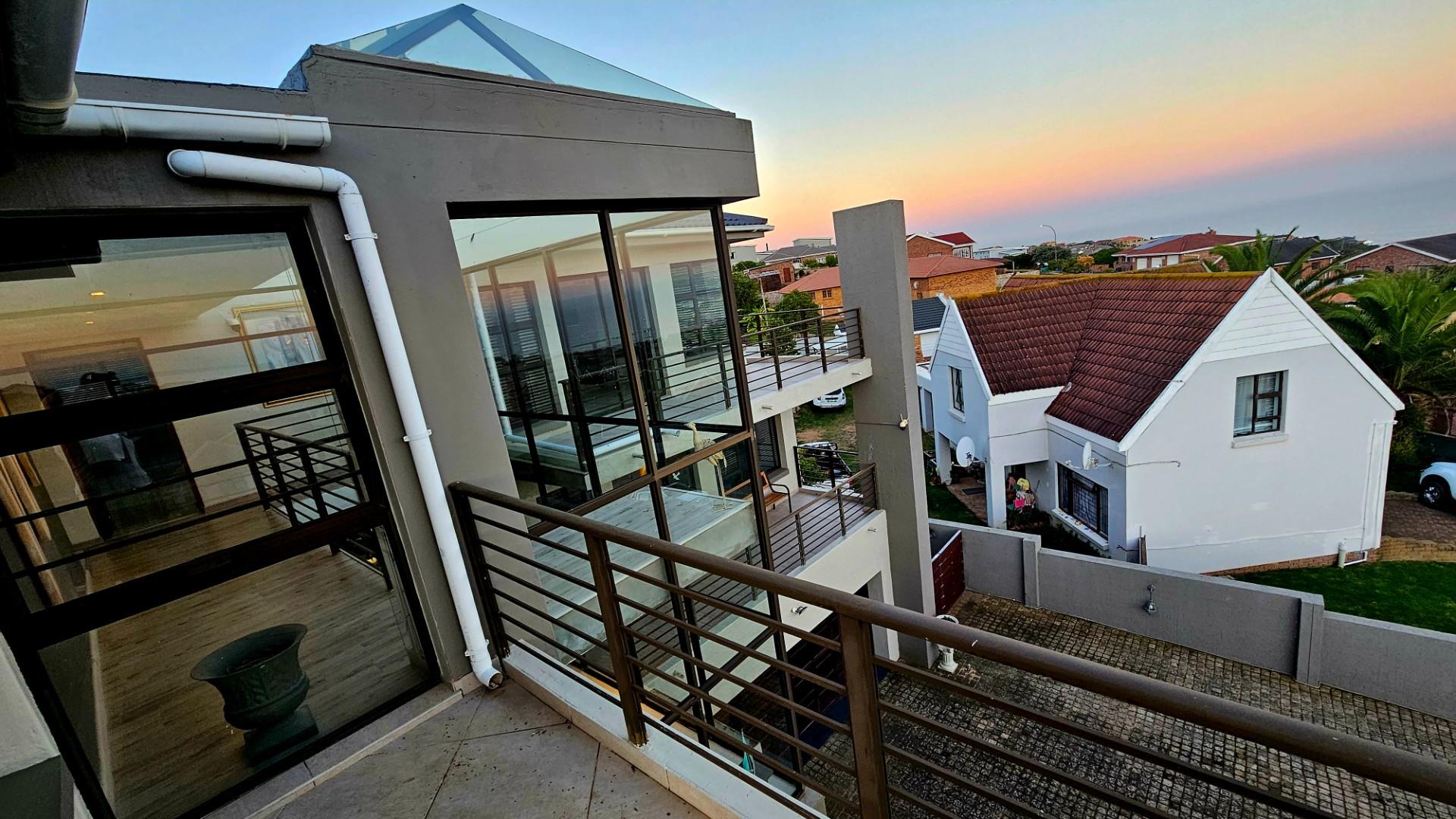 House For Sale in Dana Bay, Mossel Bay