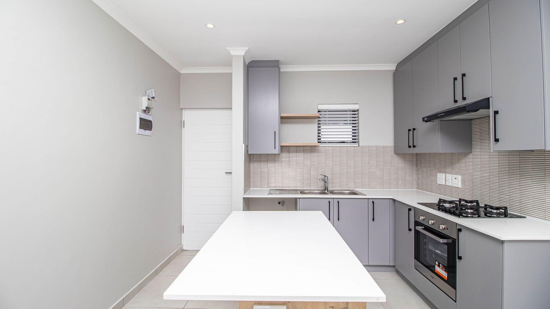 Modern 2-Bedroom Apartment with Ensuite - Close to Blouberg Beac