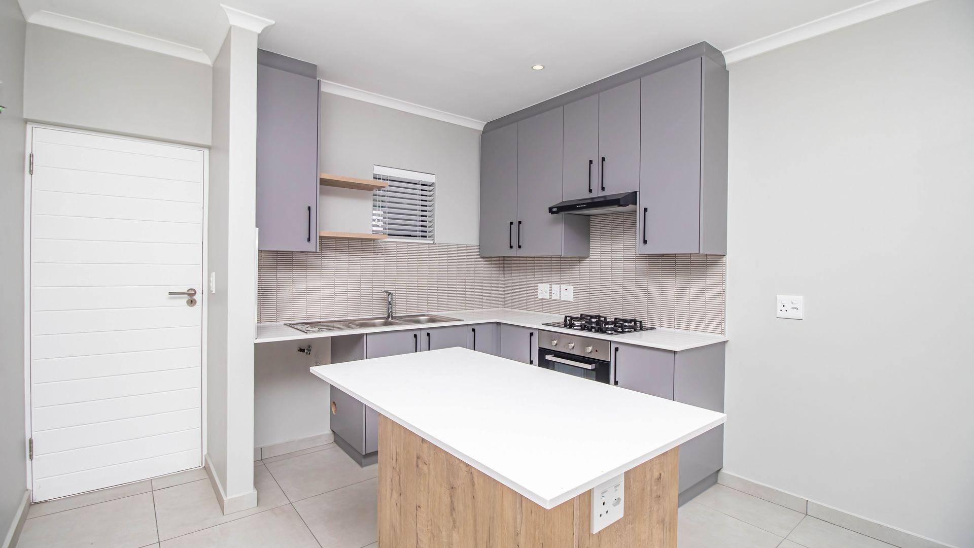 Modern 2-Bedroom Apartment with Ensuite - Close to Blouberg Beac