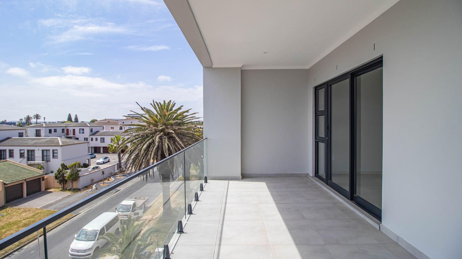 Modern 2-Bedroom Apartment with Ensuite - Close to Blouberg Beac