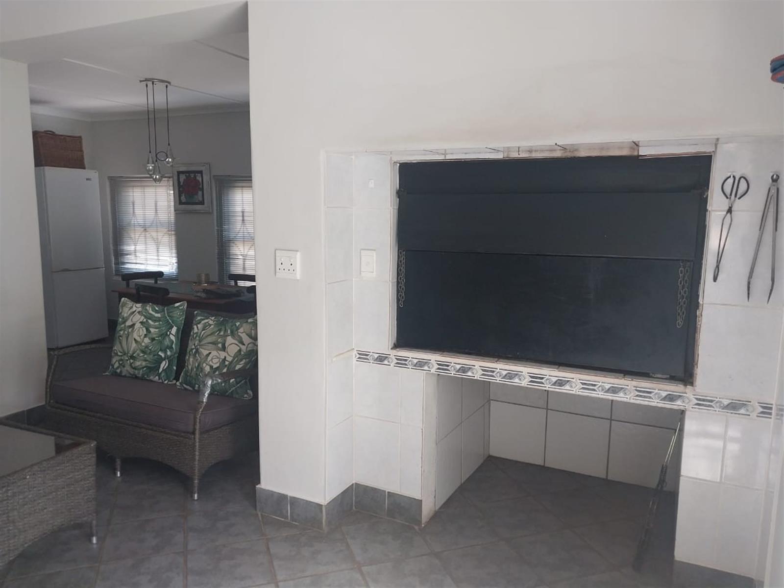 Huge House with massive 3 000 sqm erf For Sale in Porterville