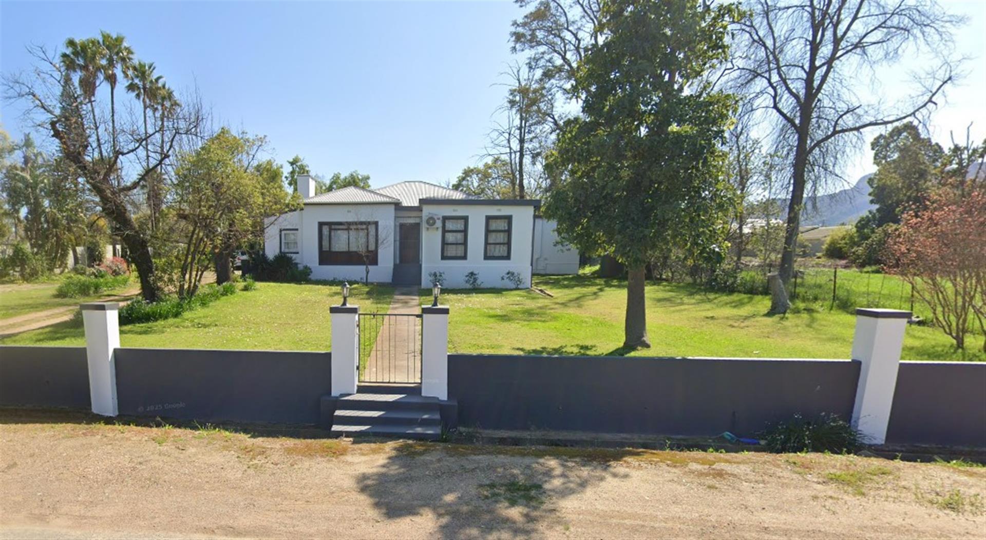 Huge House with massive 3 000 sqm erf For Sale in Porterville