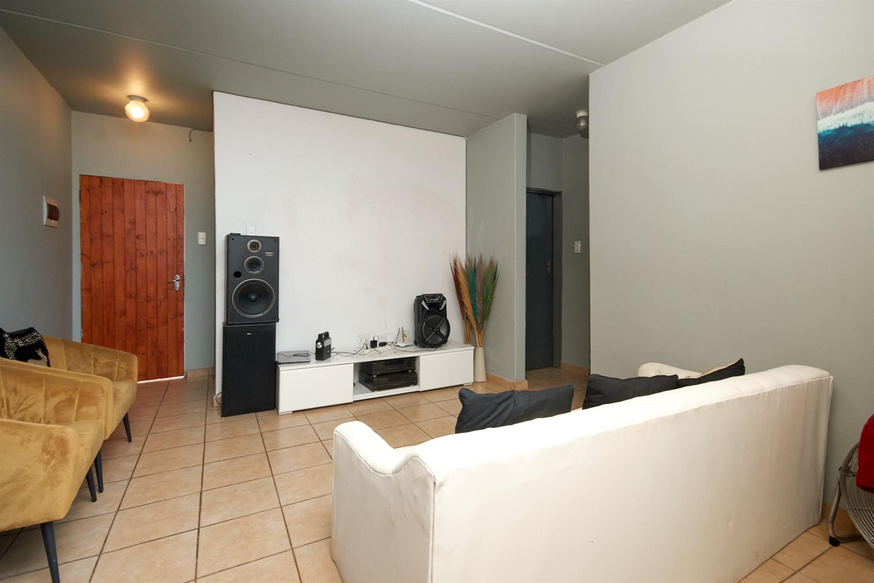 For Sale: 3-Bedroom Ground Floor Apartment in Jabulani