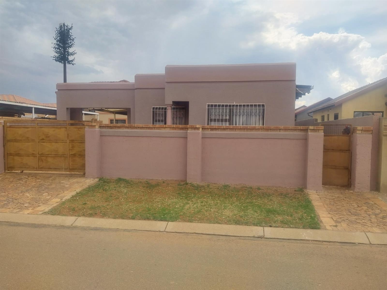House for sale in Protea Glen, Soweto, 250 m²
