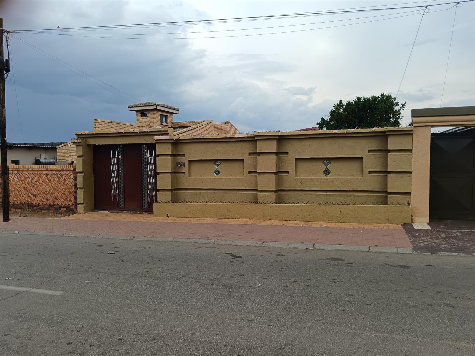 Beautiful 3 bedroom House For Sale in Rockville Moroka, Soweto