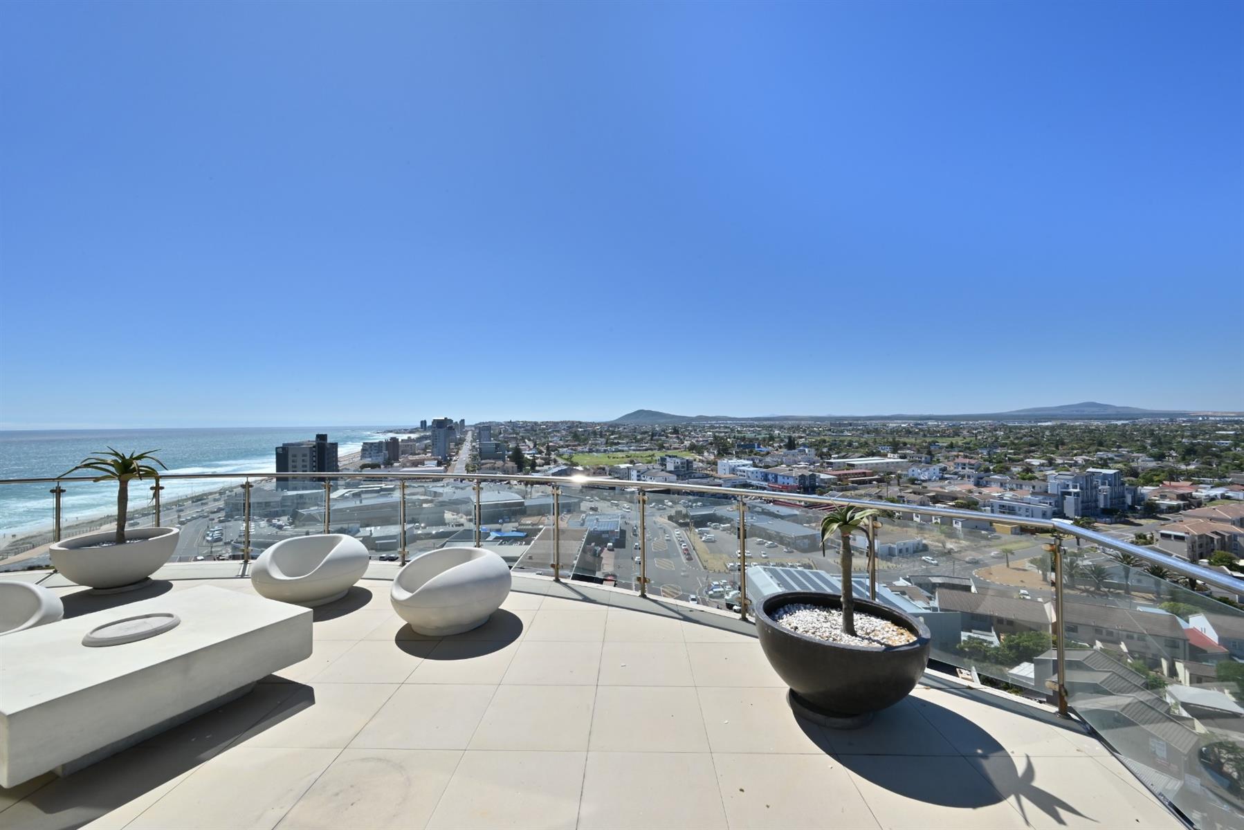 Penthouse For Sale in Beachfront, Table View, Blouberg