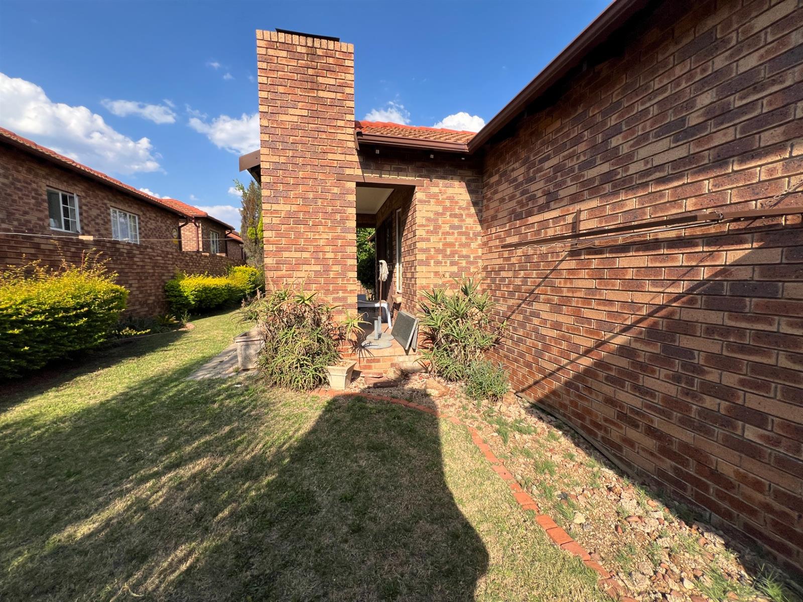 Beautiful 3 bedroom townhouse For Sale in Rooihuiskraal North, Centurion