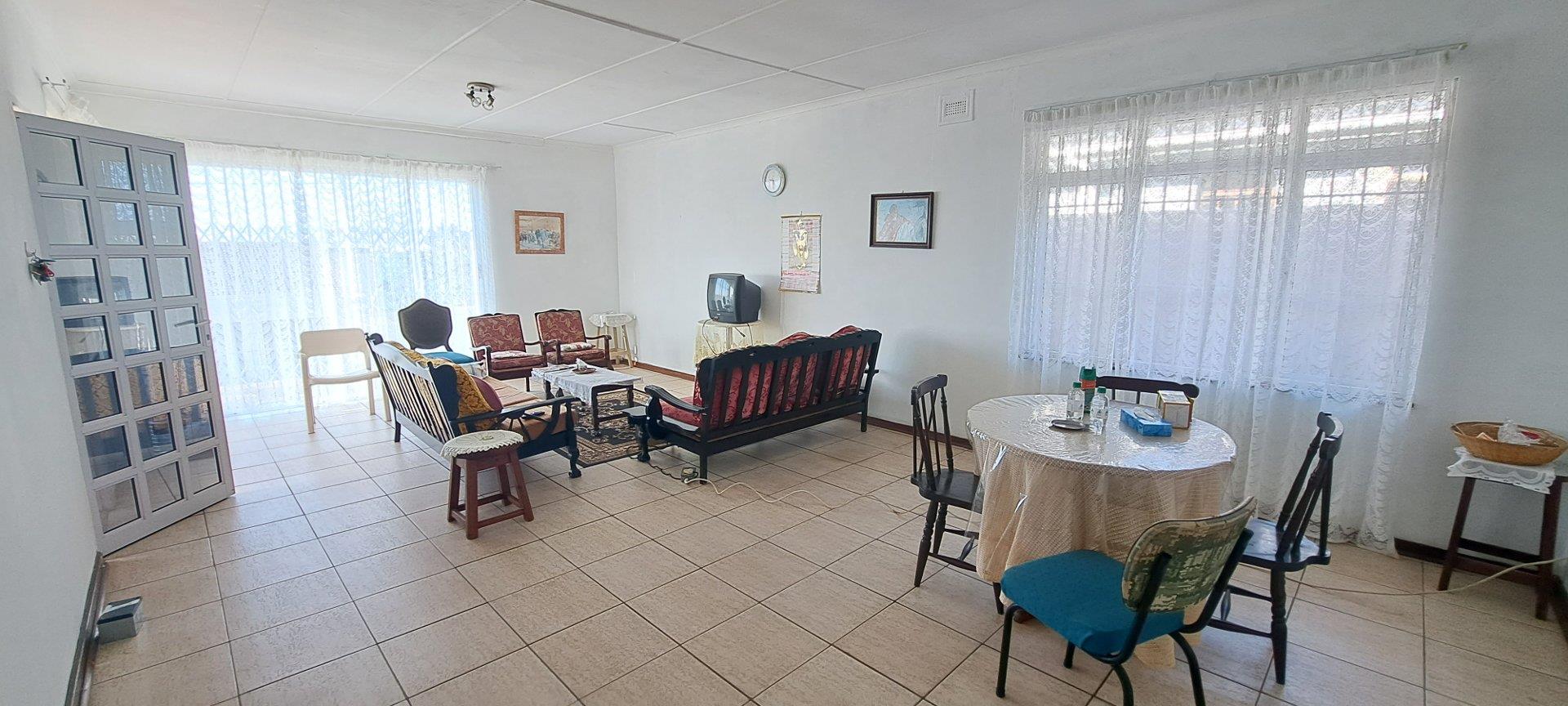 Three bedroom house with flat for Sale in Margate, KwaZulu Natal