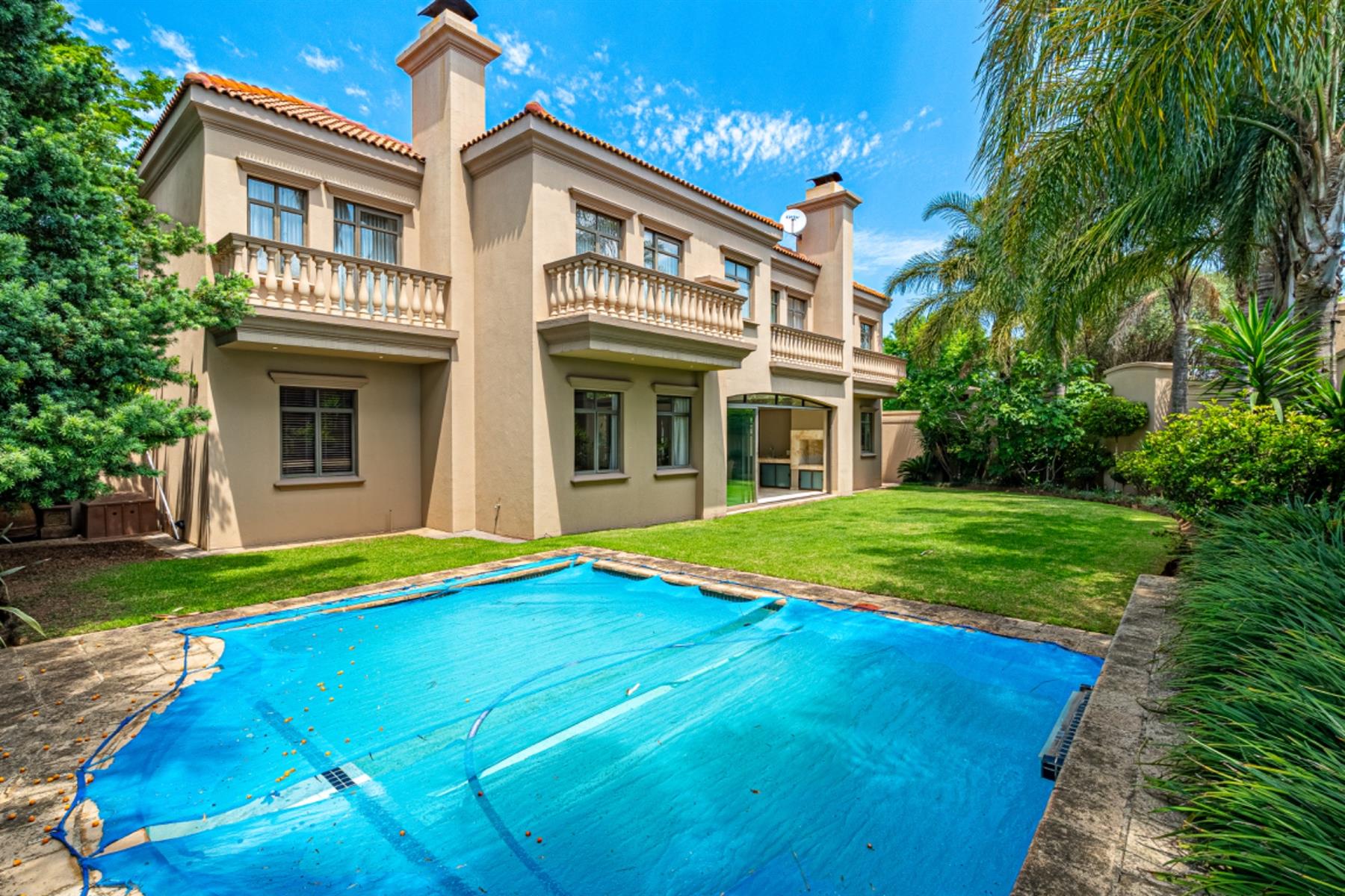Luxury, Comfort, and Timeless Sophistication in the Prestigious Kyber Fountains Estate