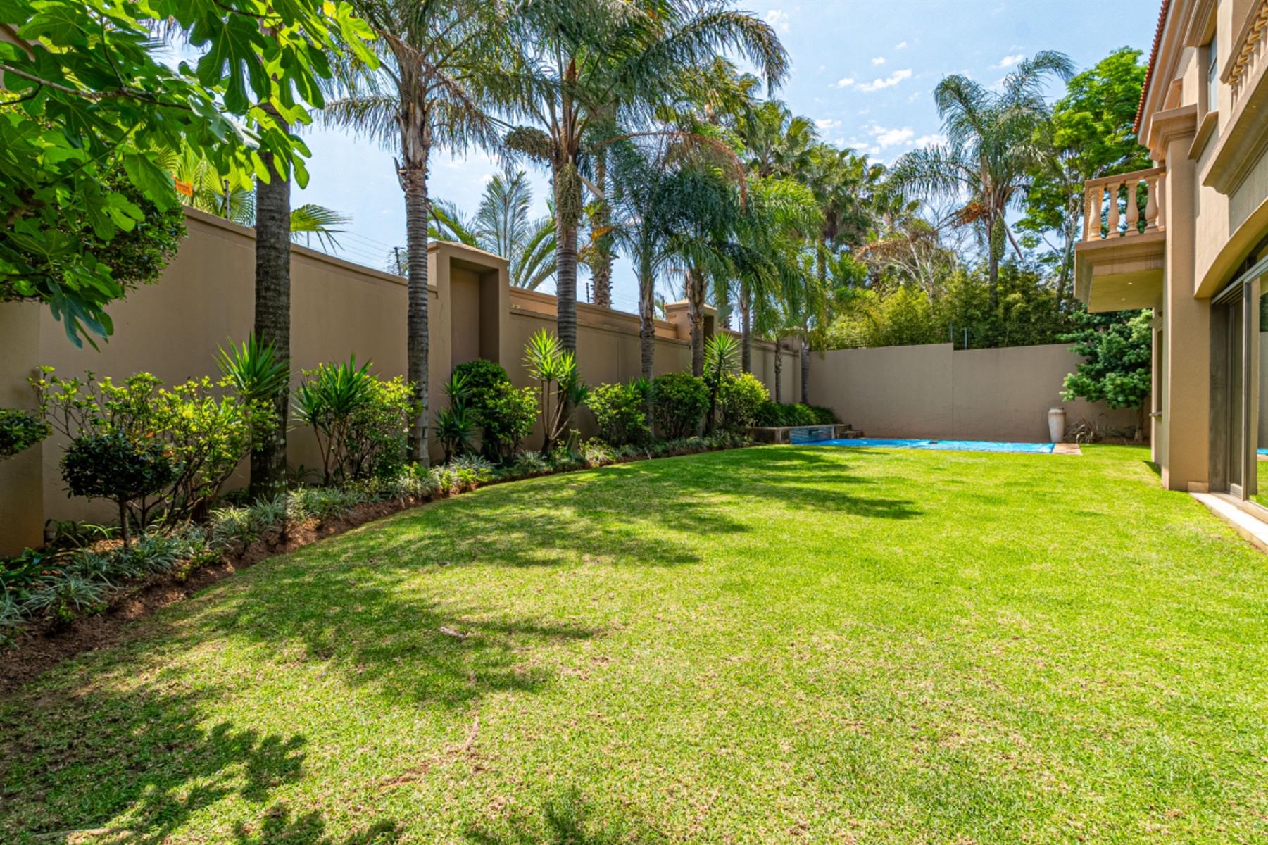 Luxury, Comfort, and Timeless Sophistication in the Prestigious Kyber Fountains Estate