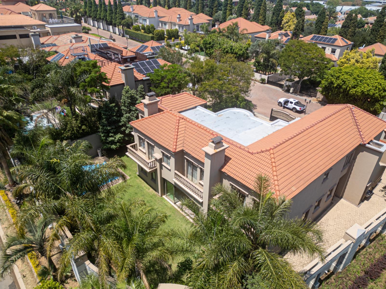 Luxury, Comfort, and Timeless Sophistication in the Prestigious Kyber Fountains Estate