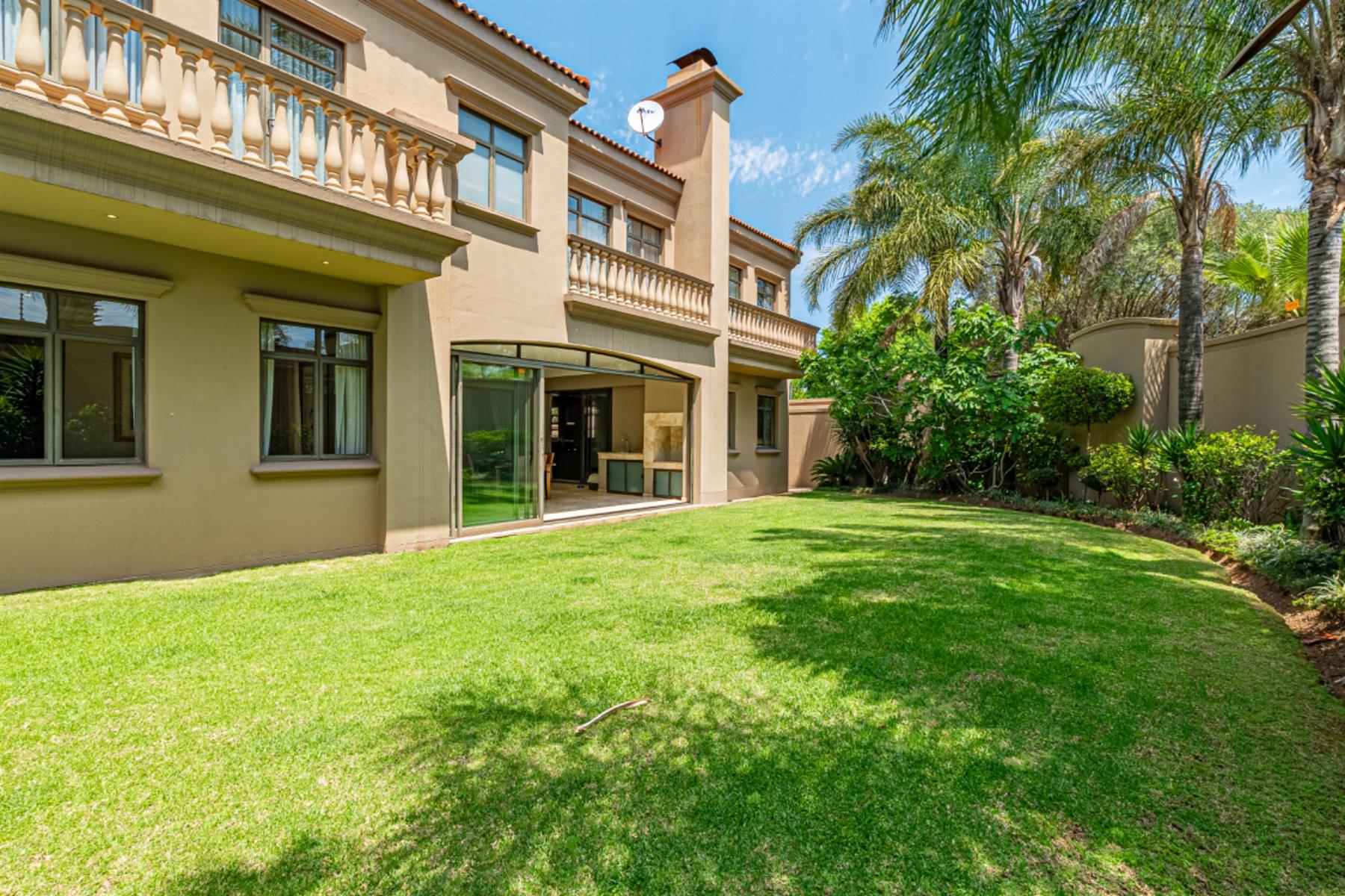 Luxury, Comfort, and Timeless Sophistication in the Prestigious Kyber Fountains Estate