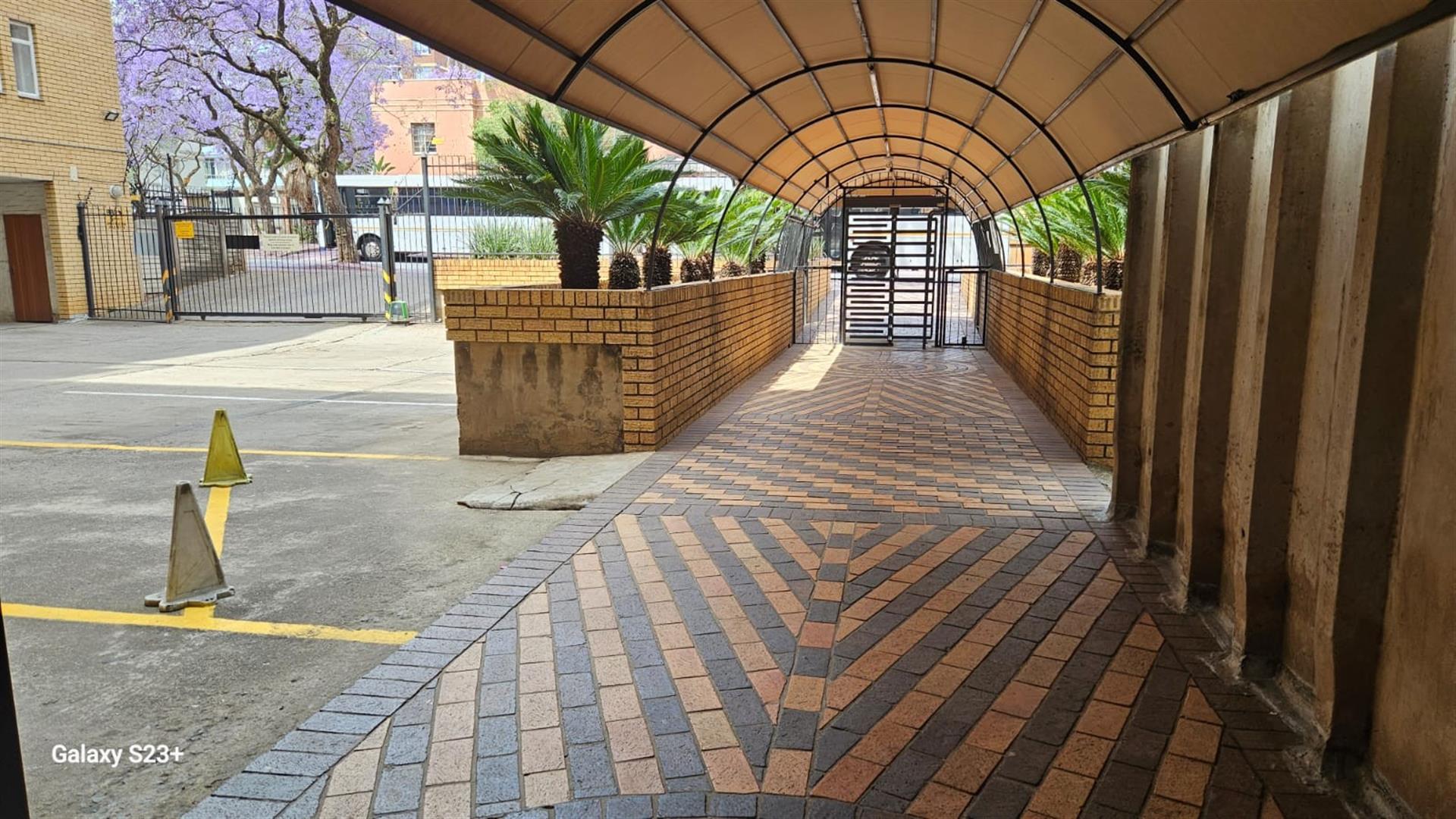 2 Bed 1 Garage Apartment For Sale in Sunnyside, Pretoria