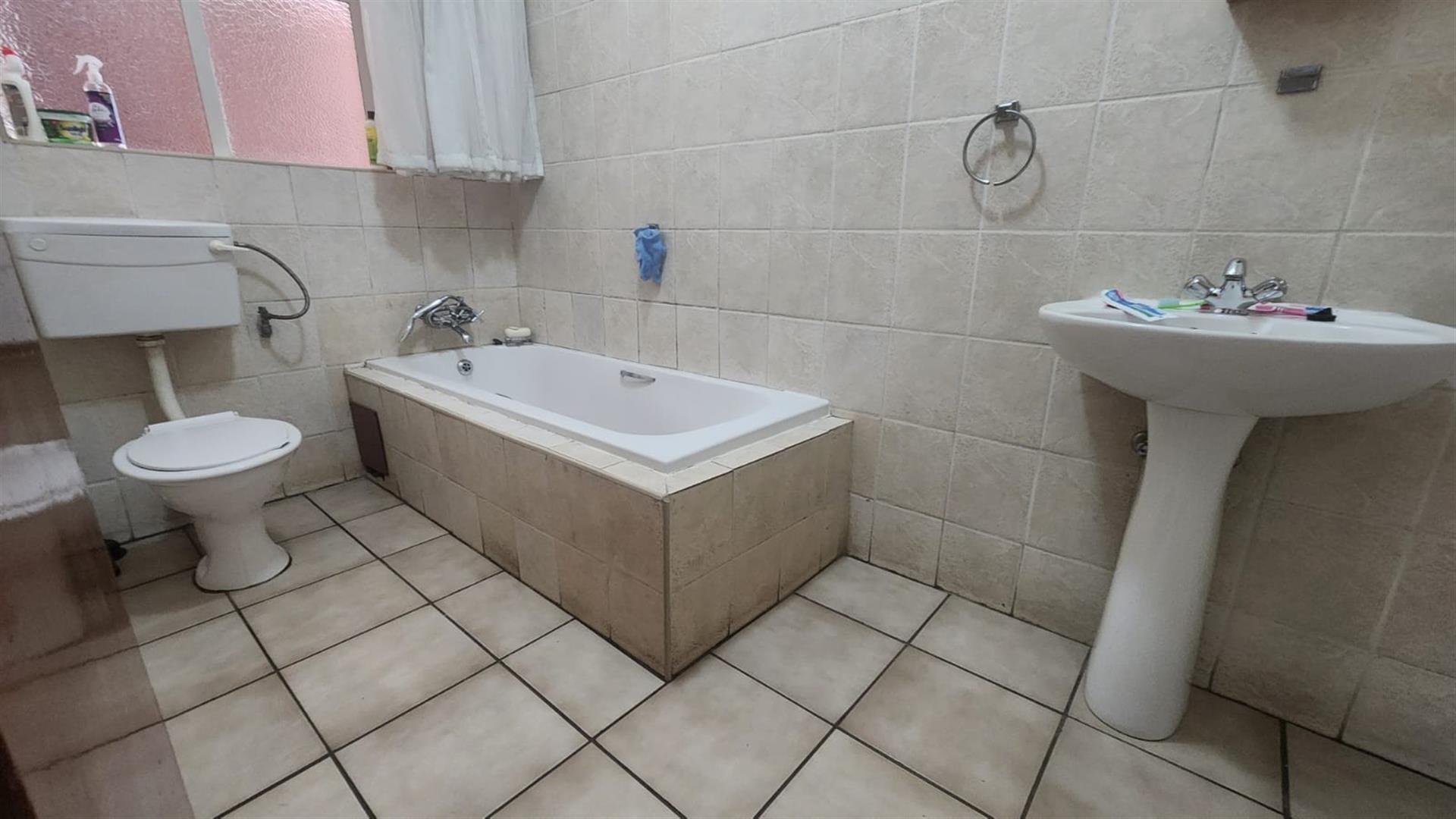 2 bedroom unit for sale, in Springs Central