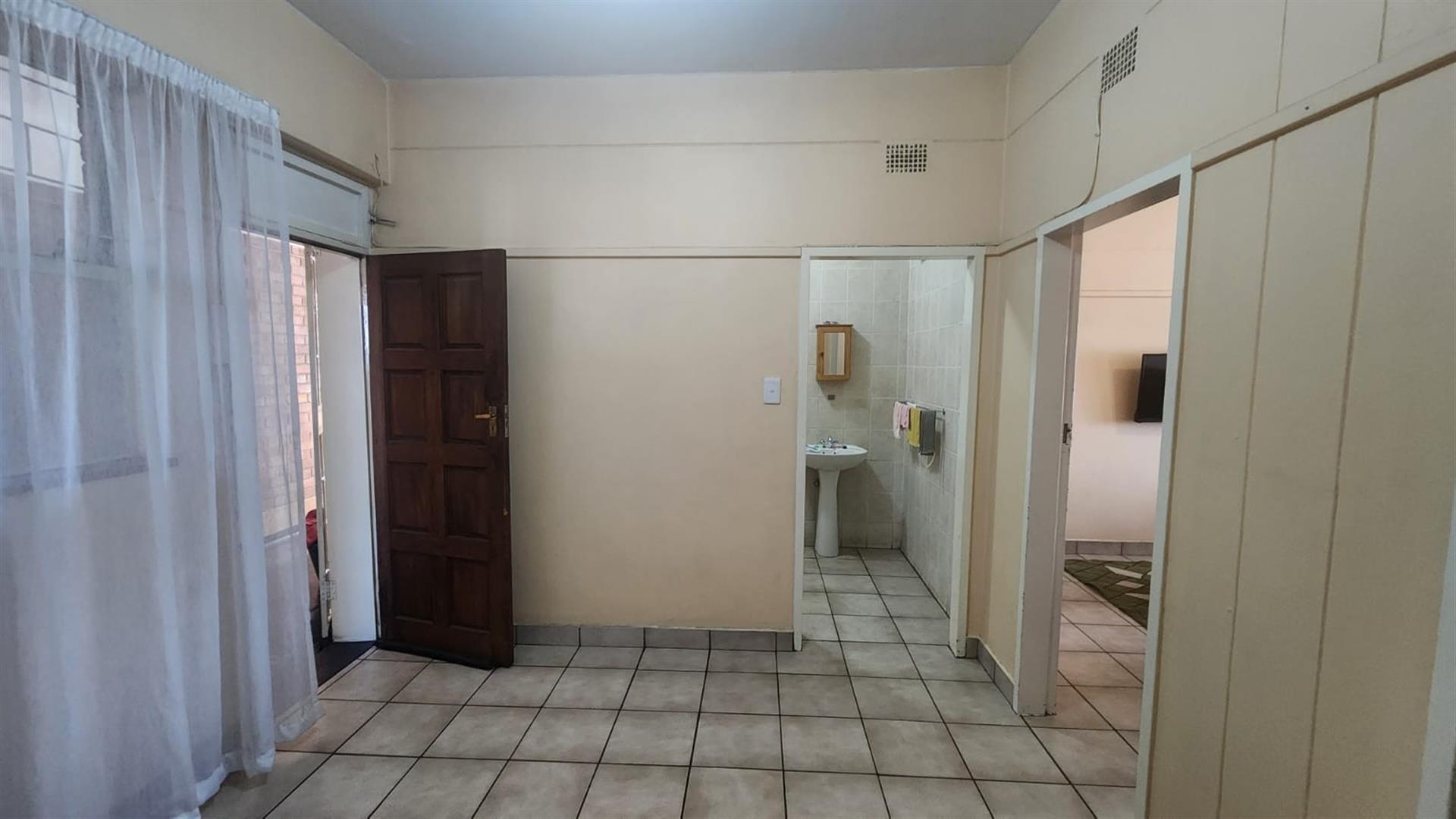 2 bedroom unit for sale, in Springs Central