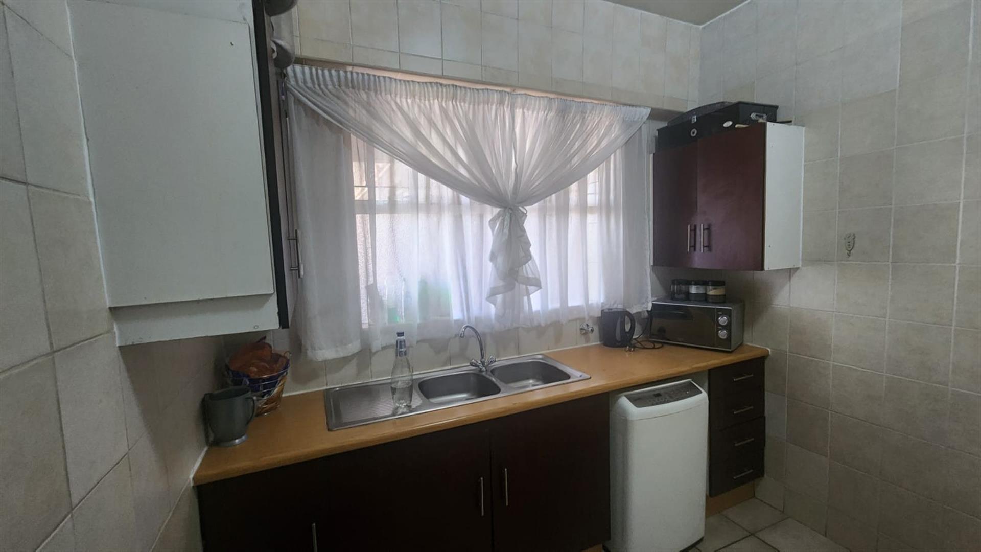 2 bedroom unit for sale, in Springs Central