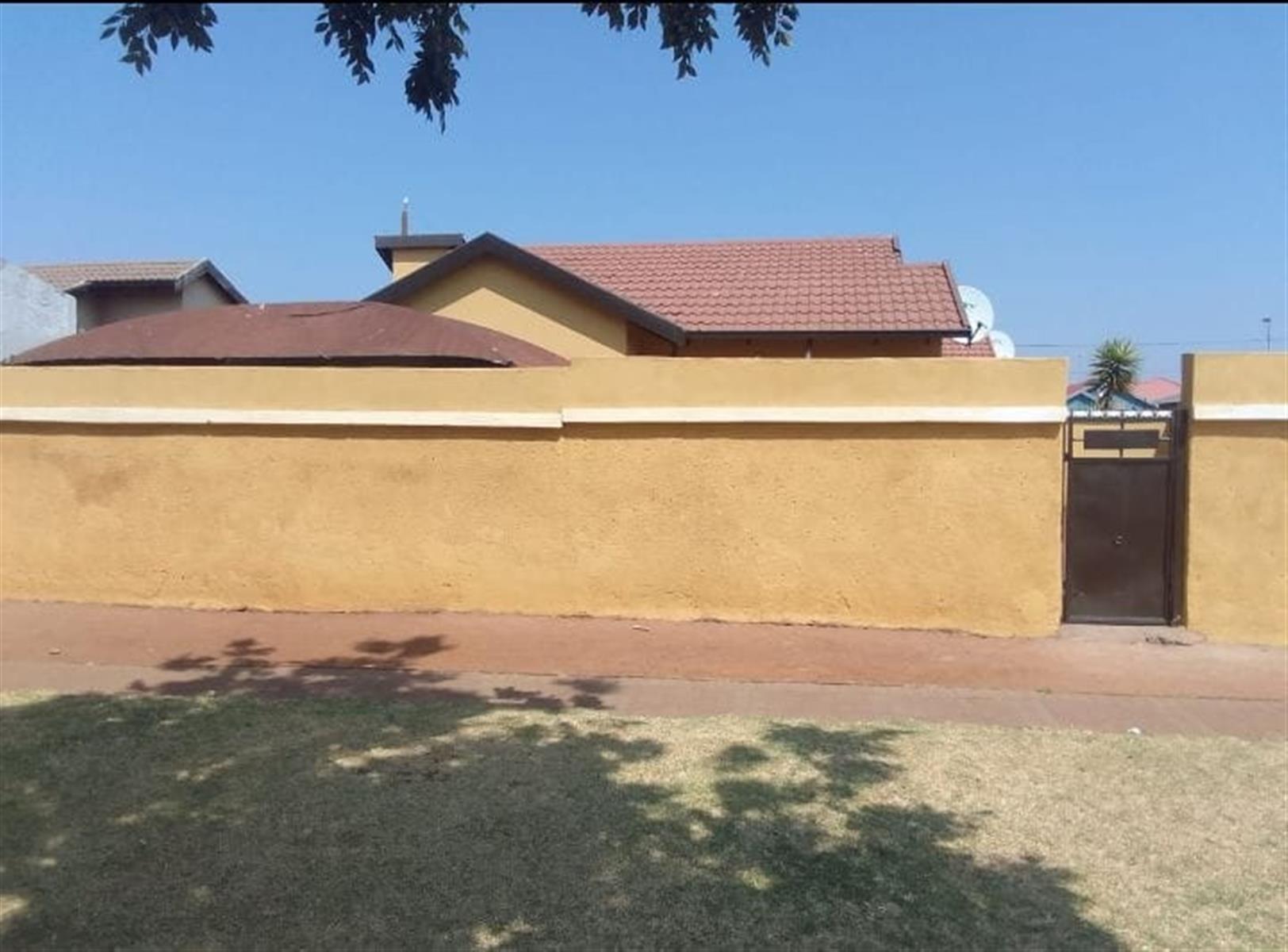 2 Bedroom House For Sale in Protea Glen, Soweto