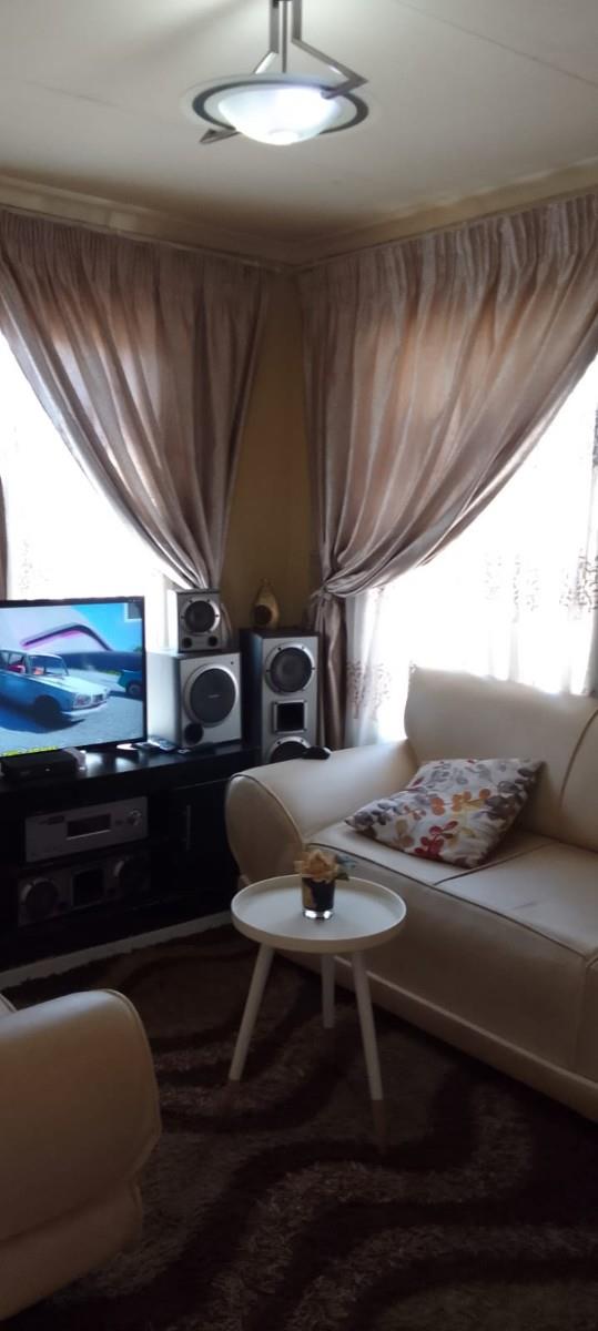2 Bedroom House For Sale in Protea Glen, Soweto