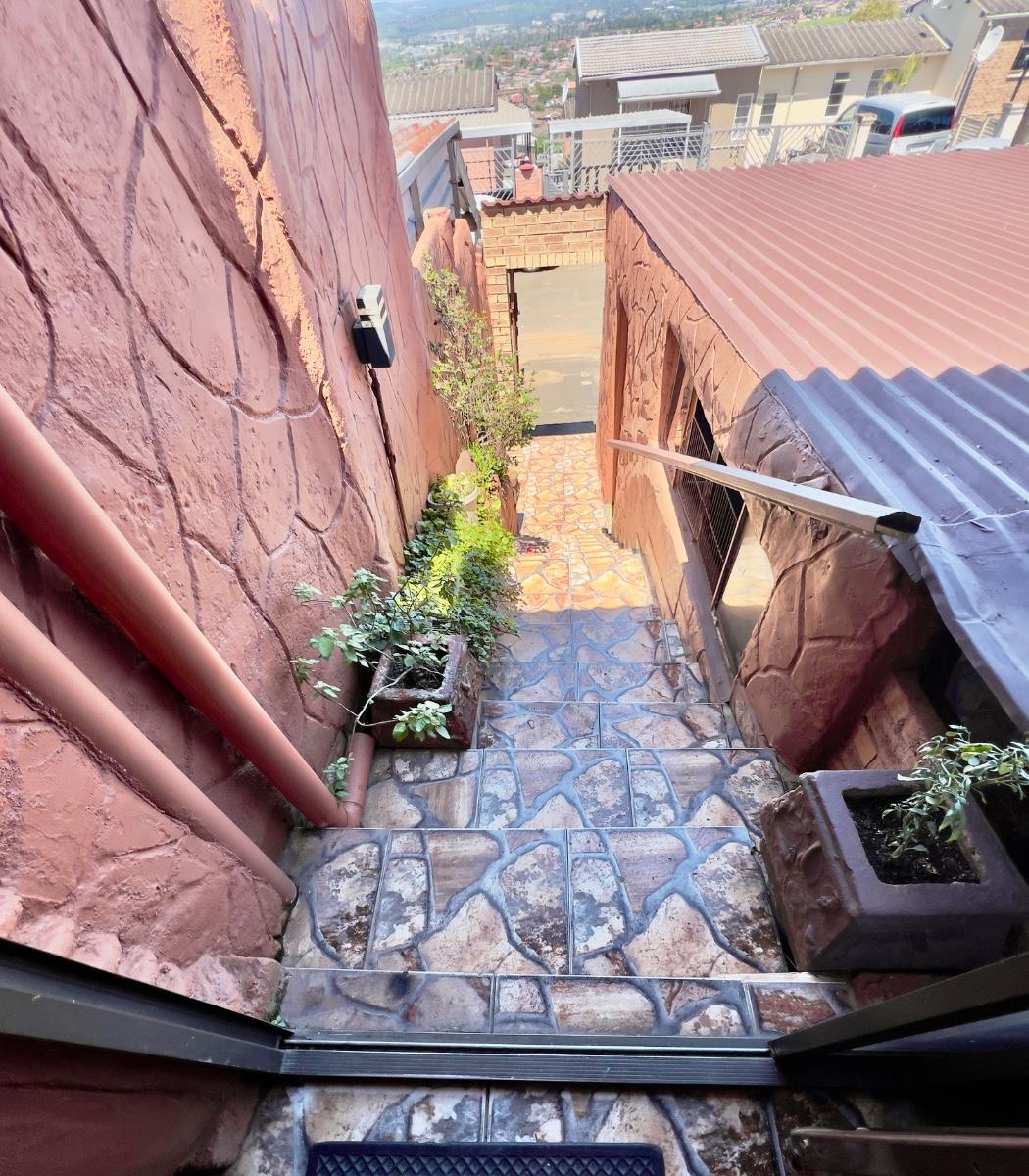 Spacious double storey family home near schools