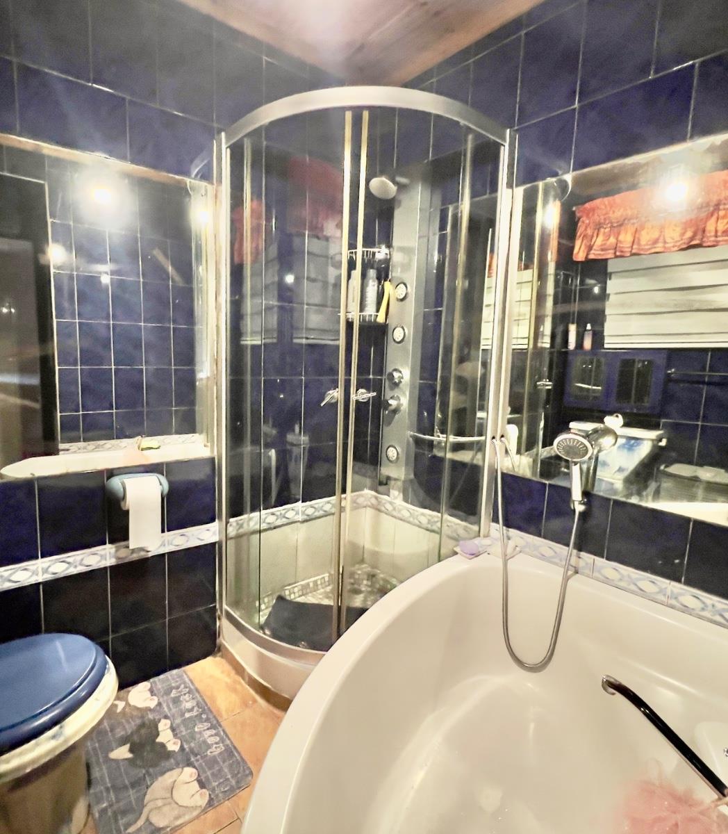 Spacious double storey family home near schools