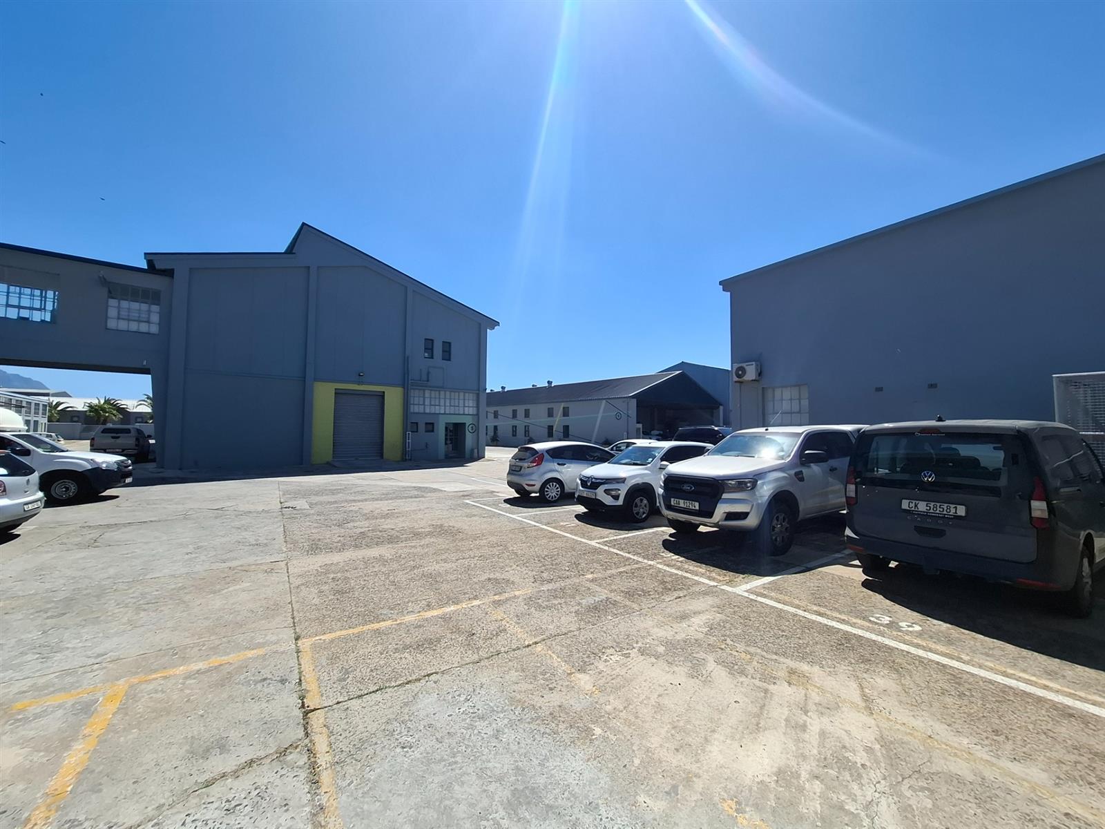 423m² Industrial Factory To Let in Maitland