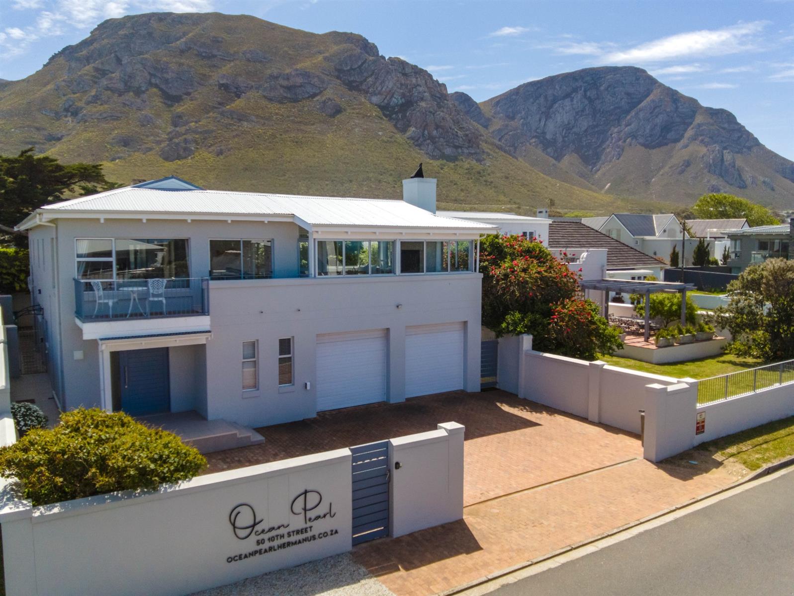 5 Bedroom House For Sale in Voëlklip, Hermanus