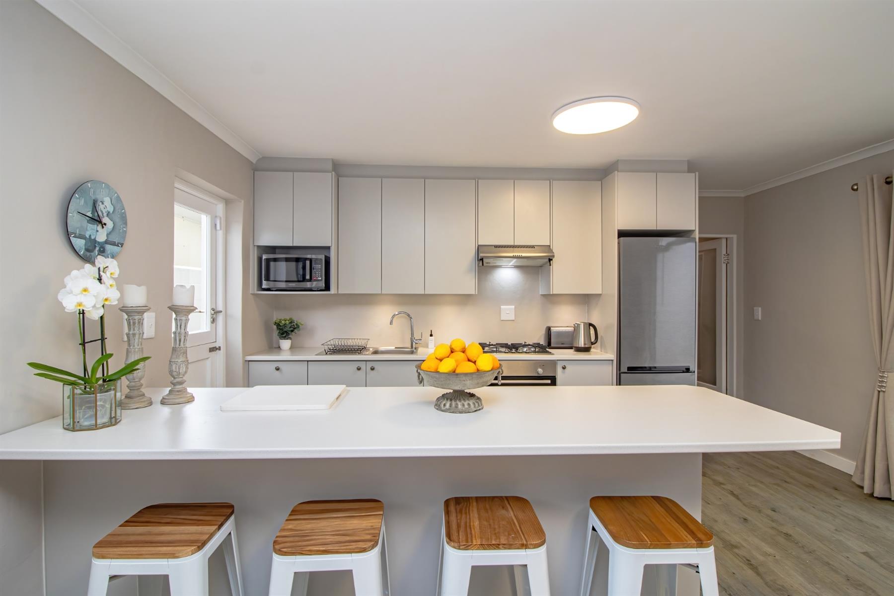 5 Bedroom House For Sale in Voëlklip, Hermanus