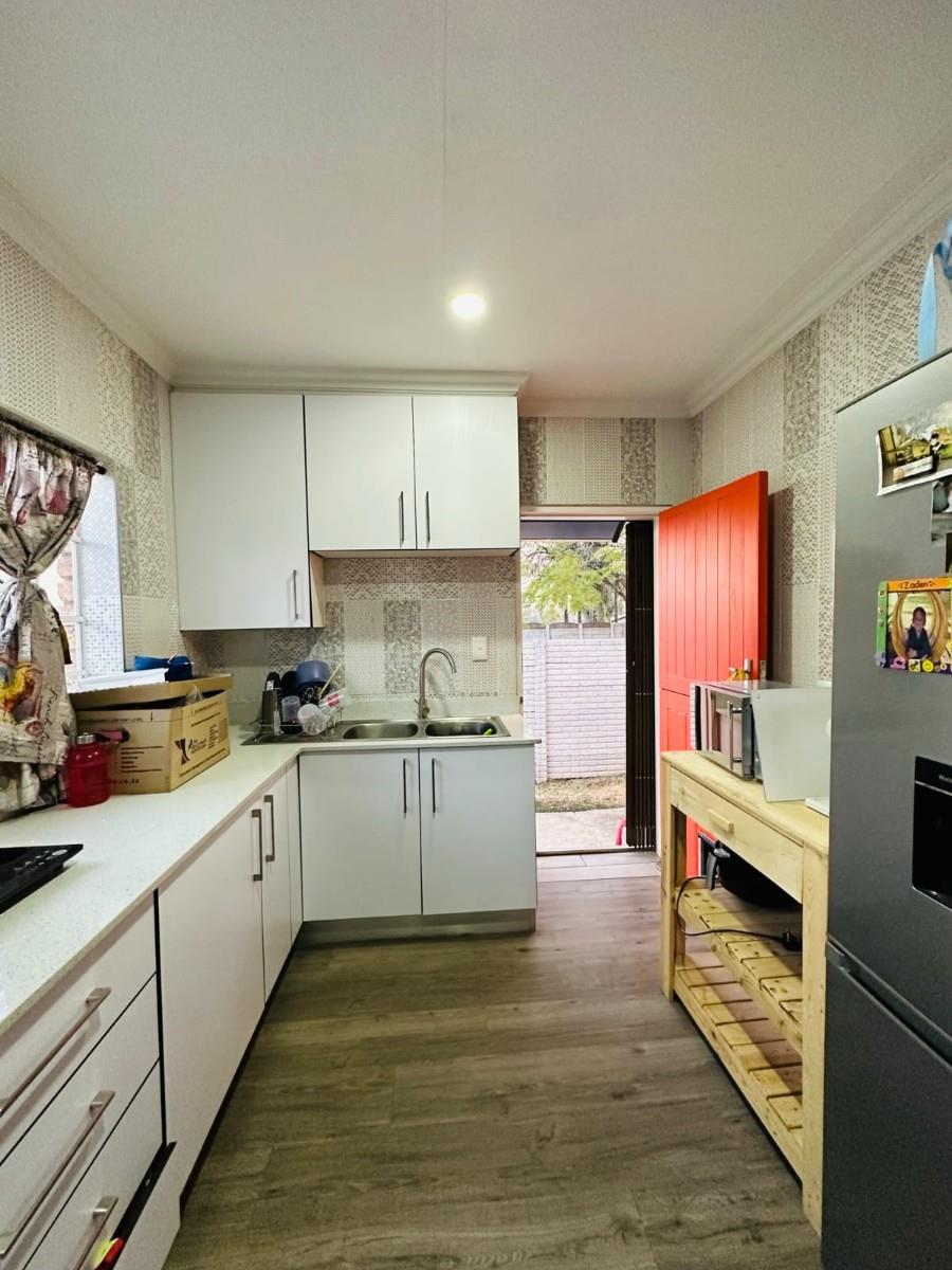 8-Bedroom, 4-Bath Home - No Loadshedding, Excellent Investment Opportunity