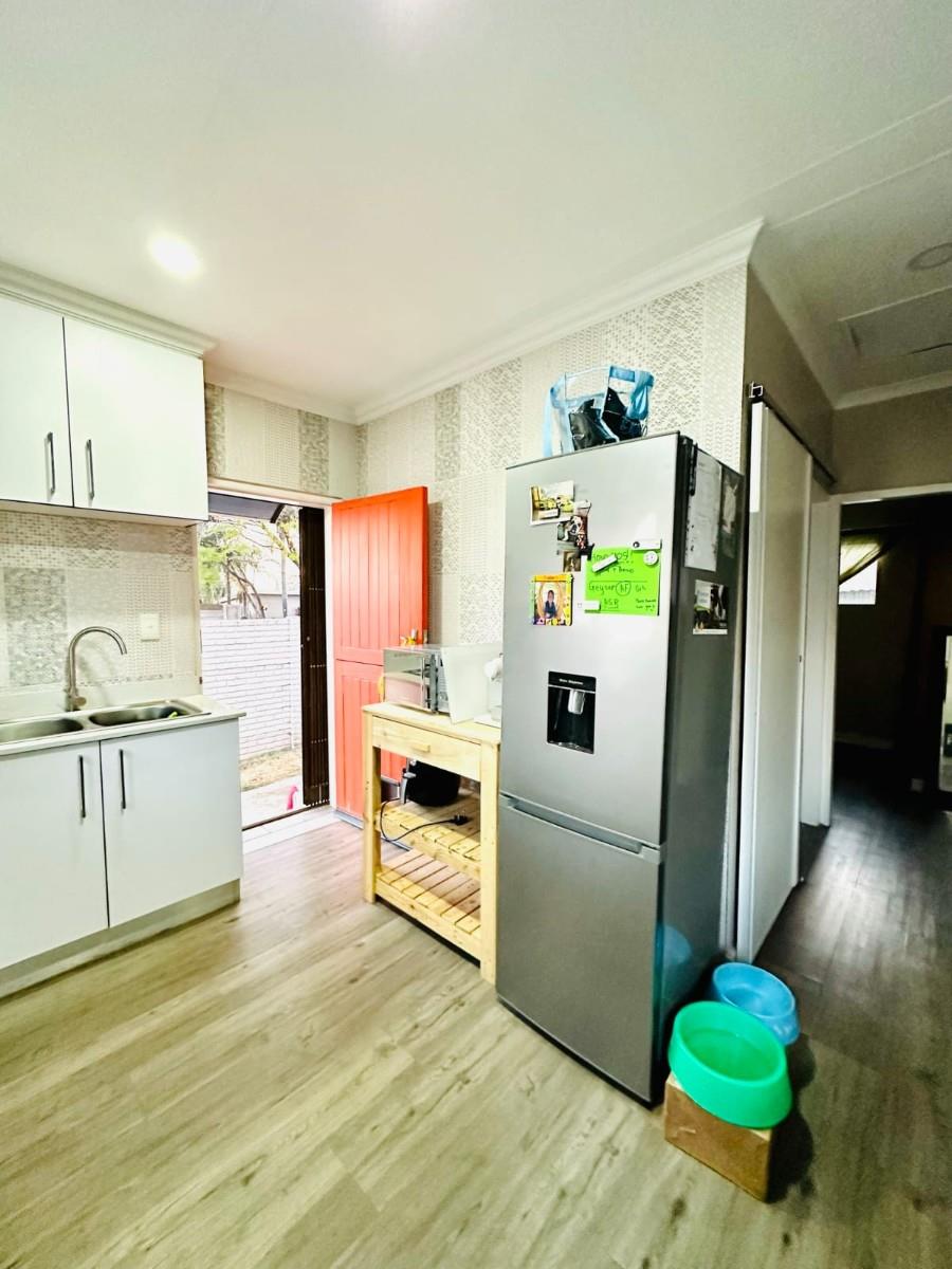 8-Bedroom, 4-Bath Home - No Loadshedding, Excellent Investment Opportunity